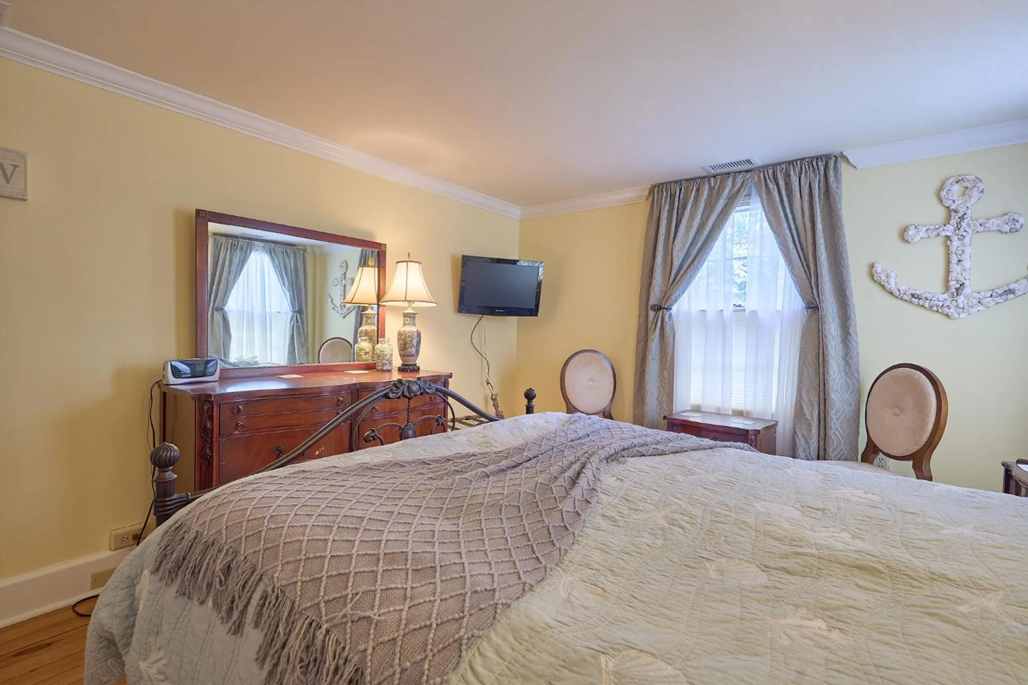 Bed in Scranton Seahorse Inn