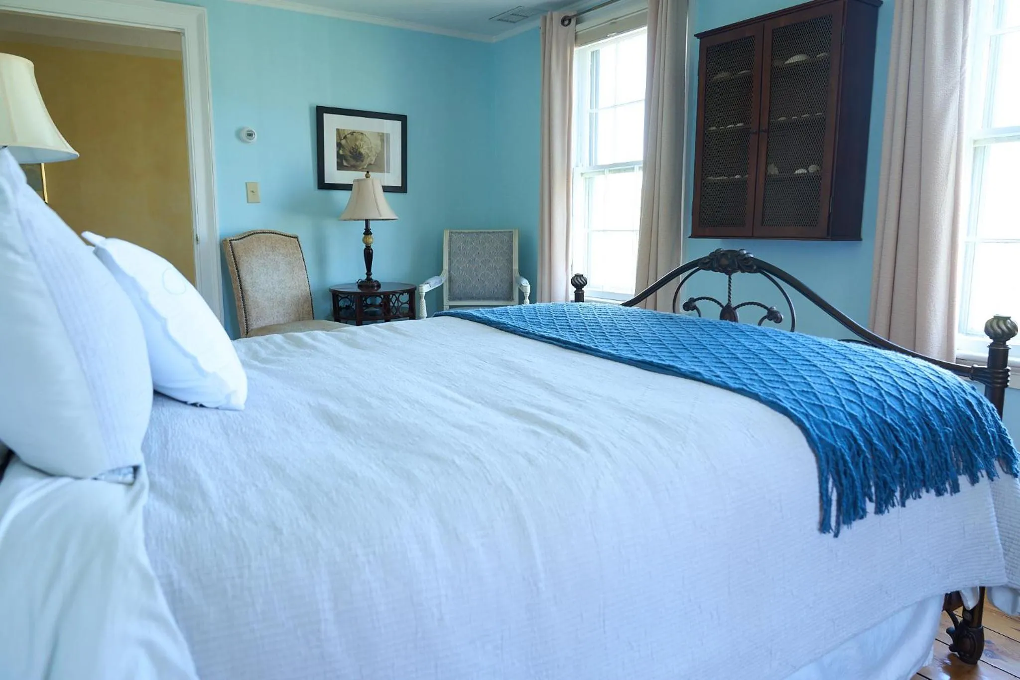 Bed in Scranton Seahorse Inn