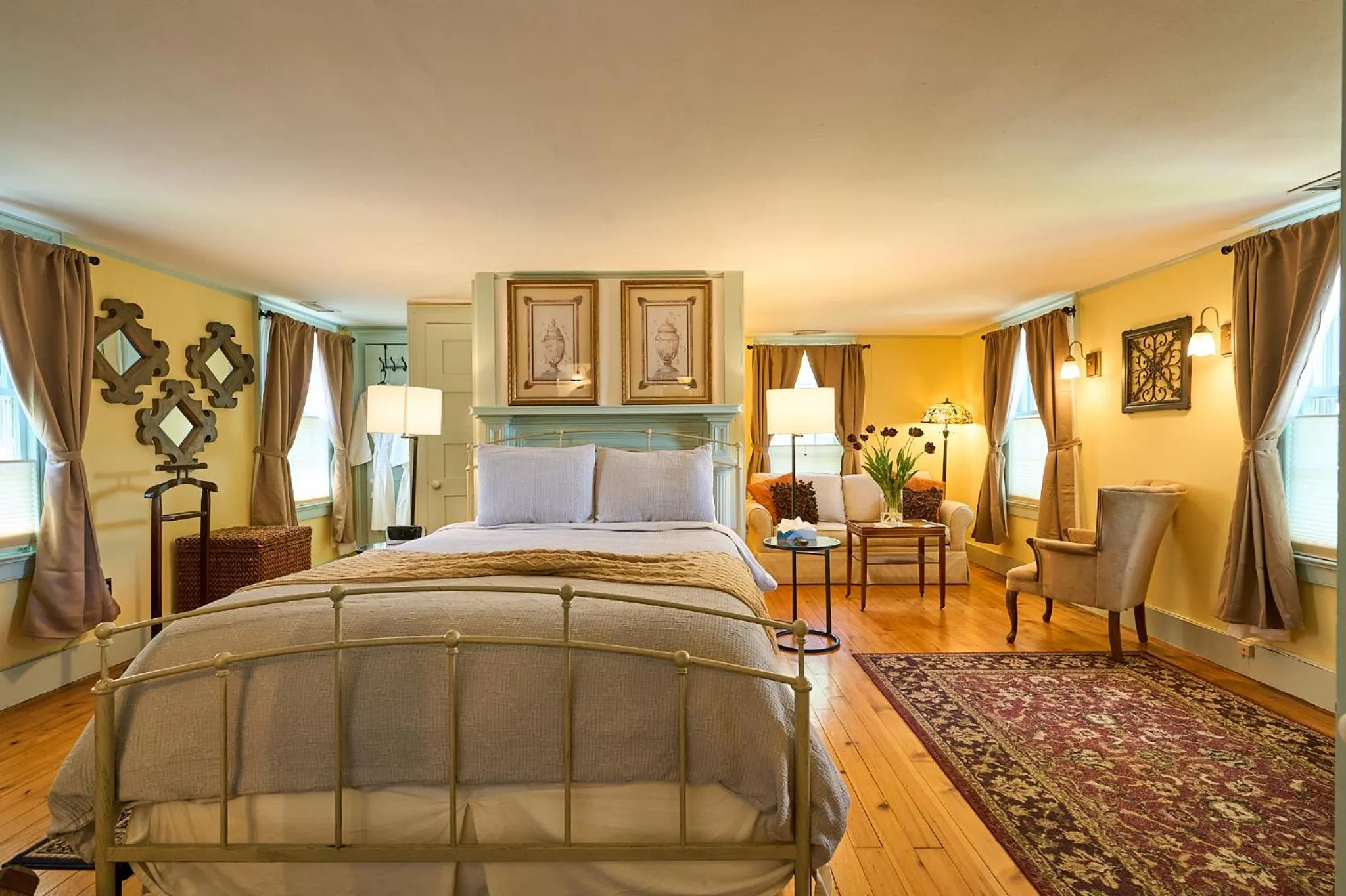 Bed in Scranton Seahorse Inn