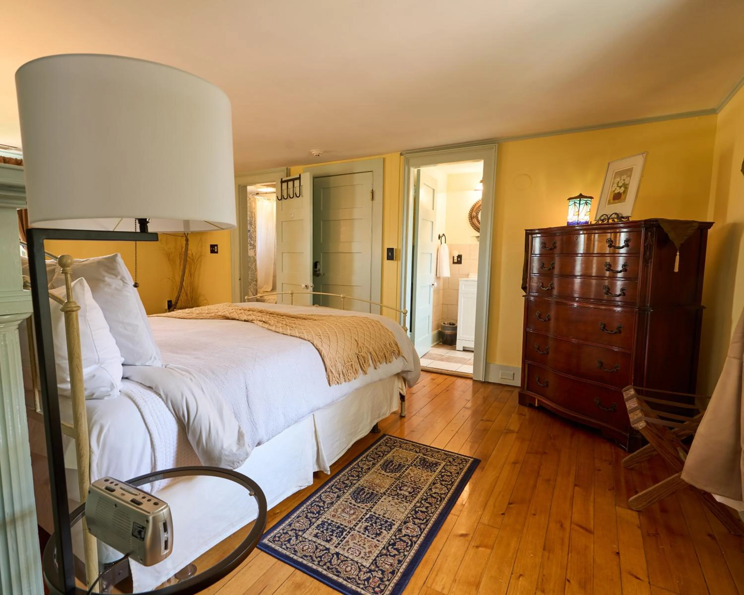 Bed in Scranton Seahorse Inn