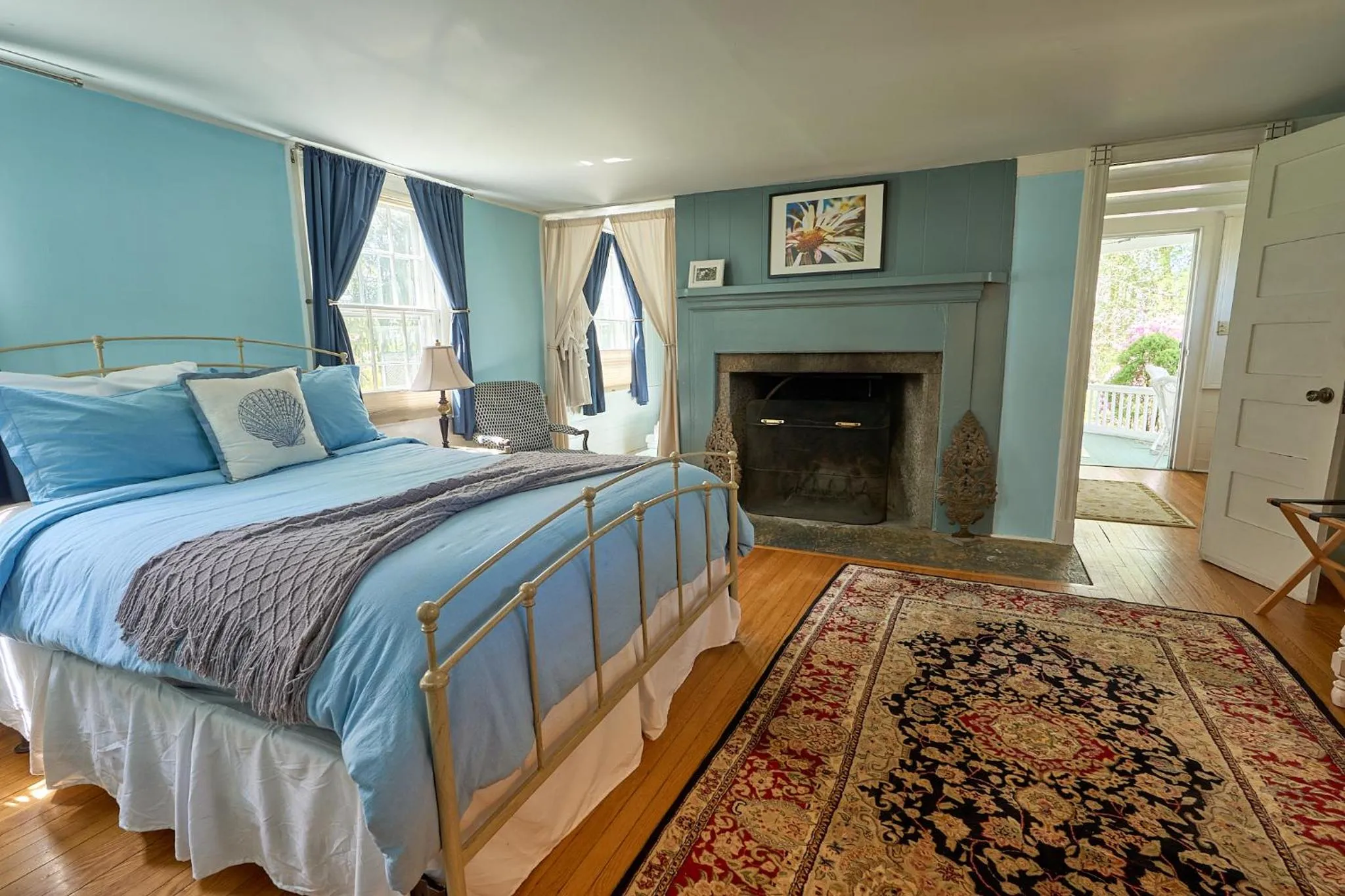 Bed in Scranton Seahorse Inn