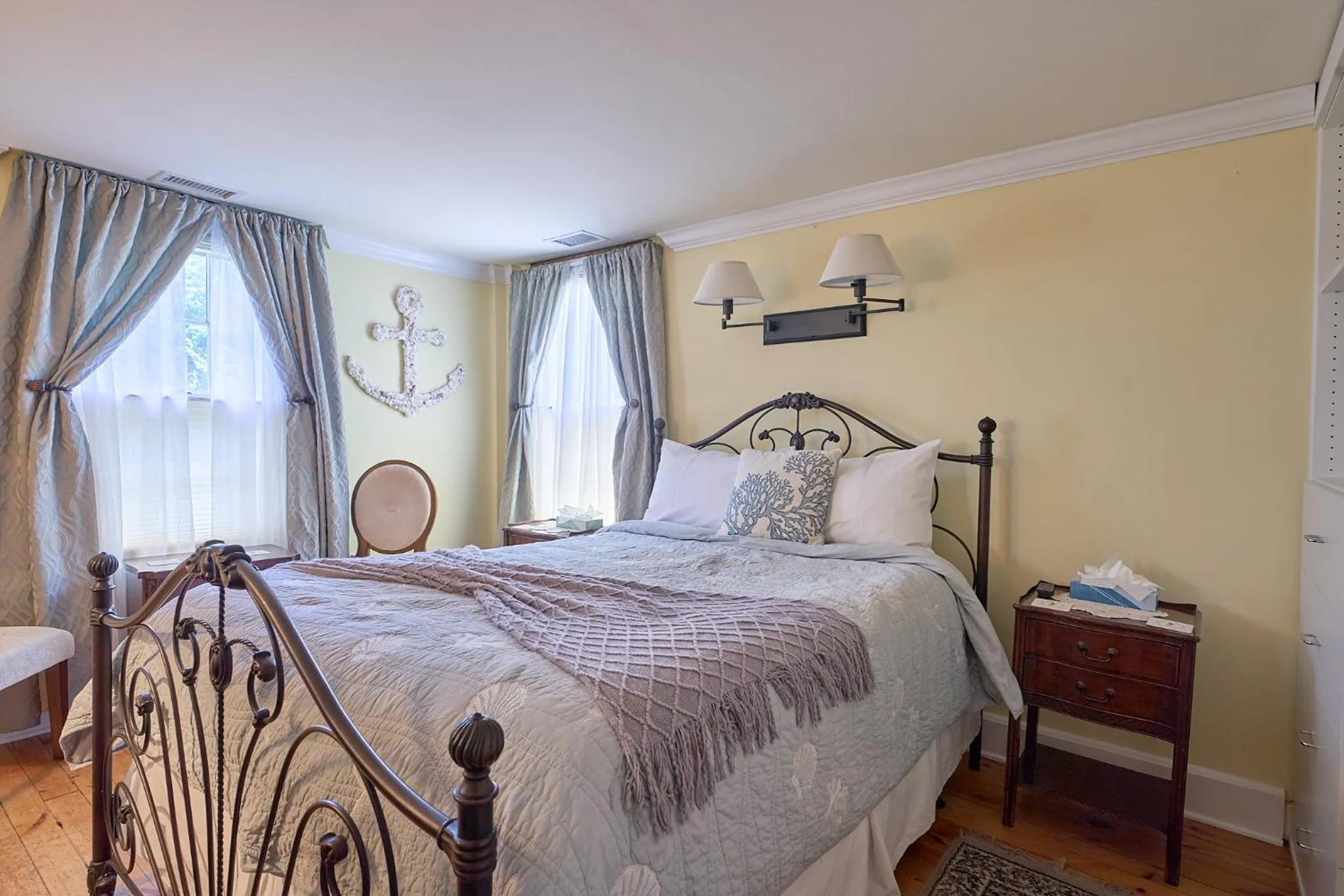 Bed in Scranton Seahorse Inn