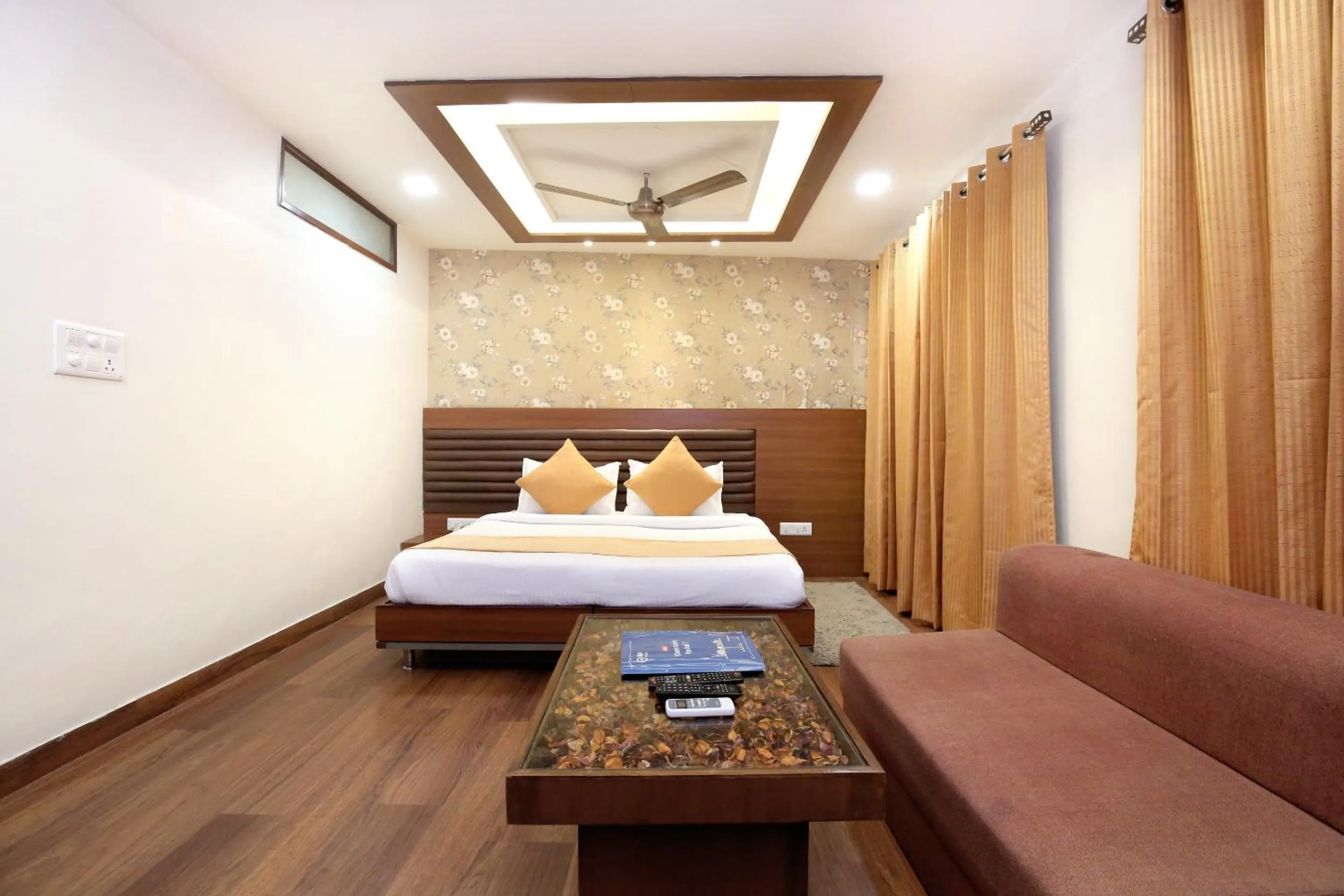 Bedroom in HOTEL 24x7 INN