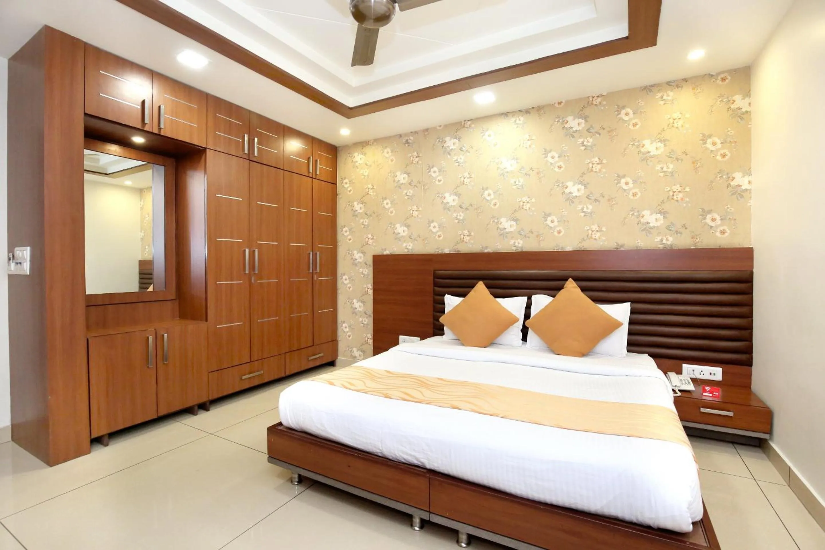 Bedroom in HOTEL 24x7 INN