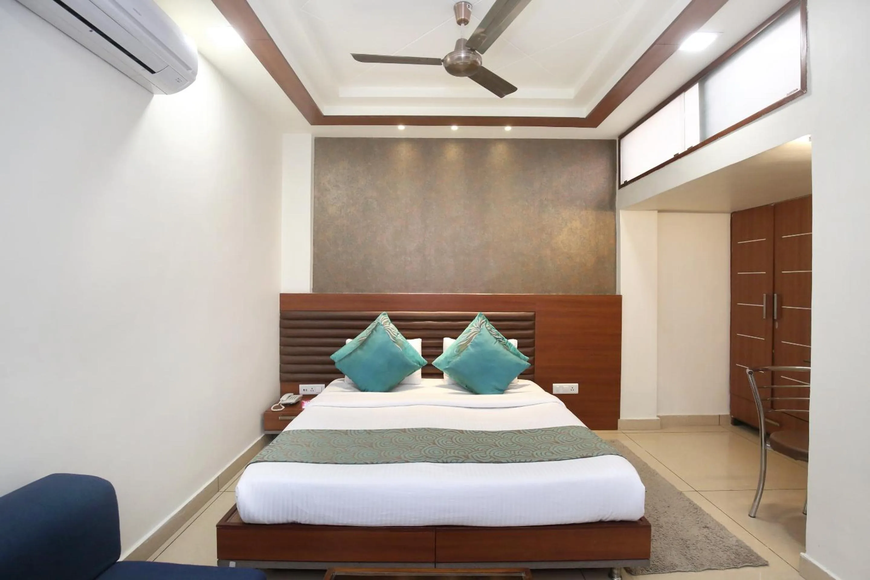 Lobby or reception in HOTEL 24x7 INN