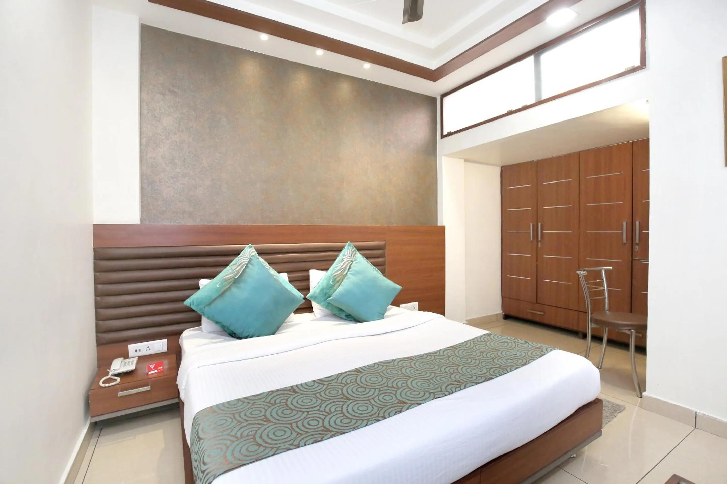 Bedroom in HOTEL 24x7 INN