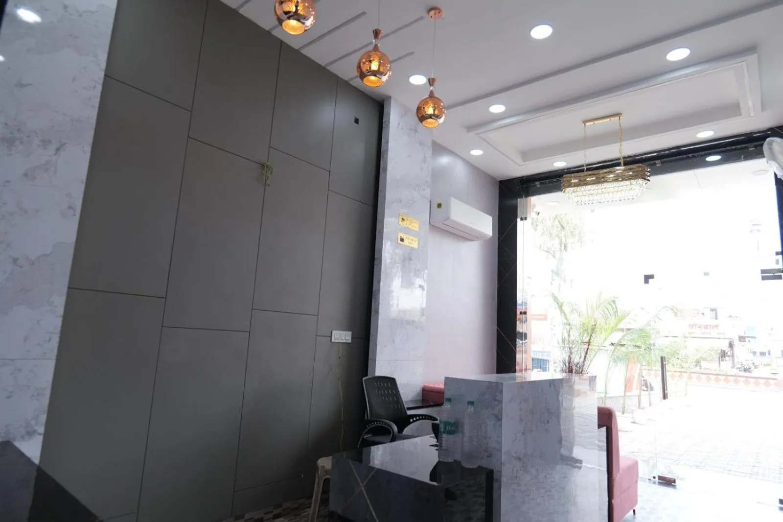 Lobby or reception in Hotel Adhiraj Inn