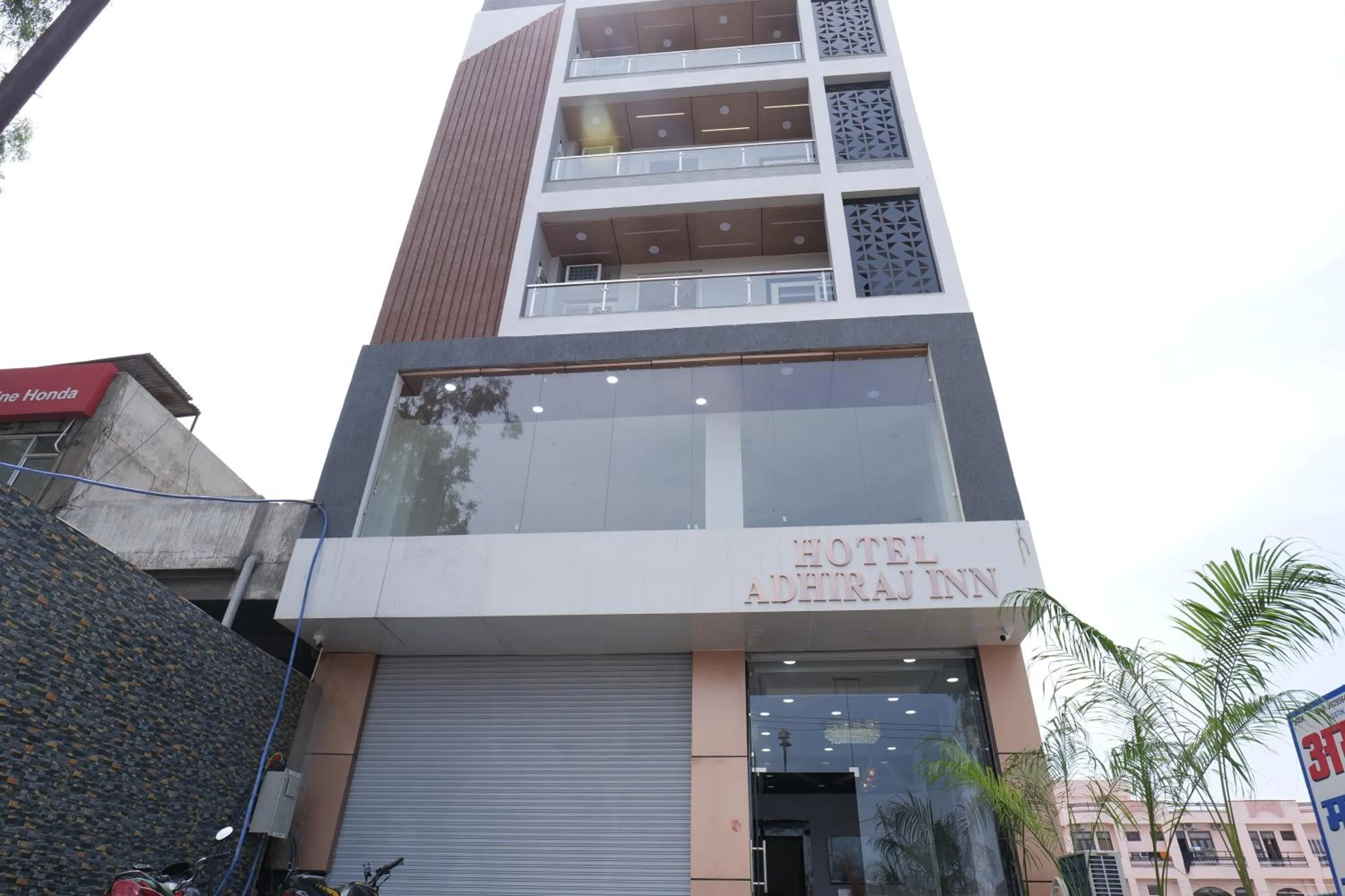 Property Building in Hotel Adhiraj Inn