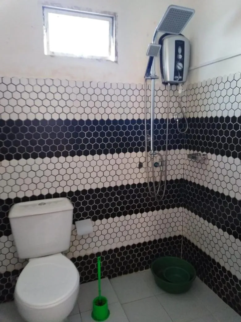 Shower in Frosty Heaven Guest House