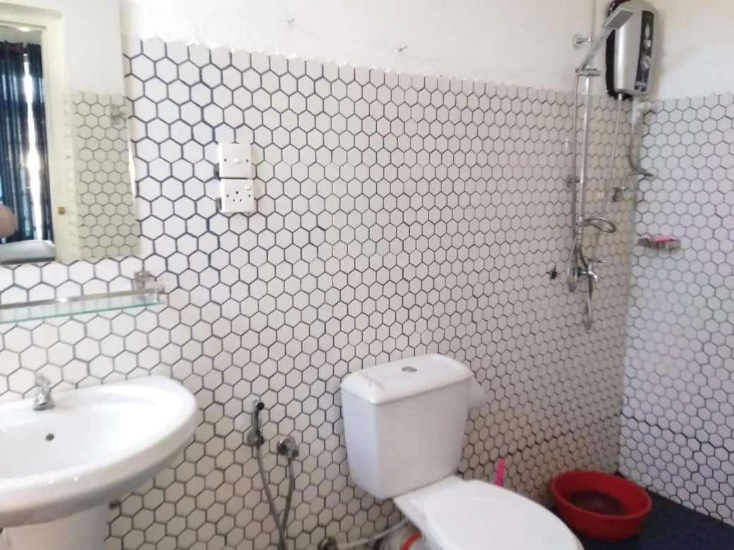 Shower in Frosty Heaven Guest House