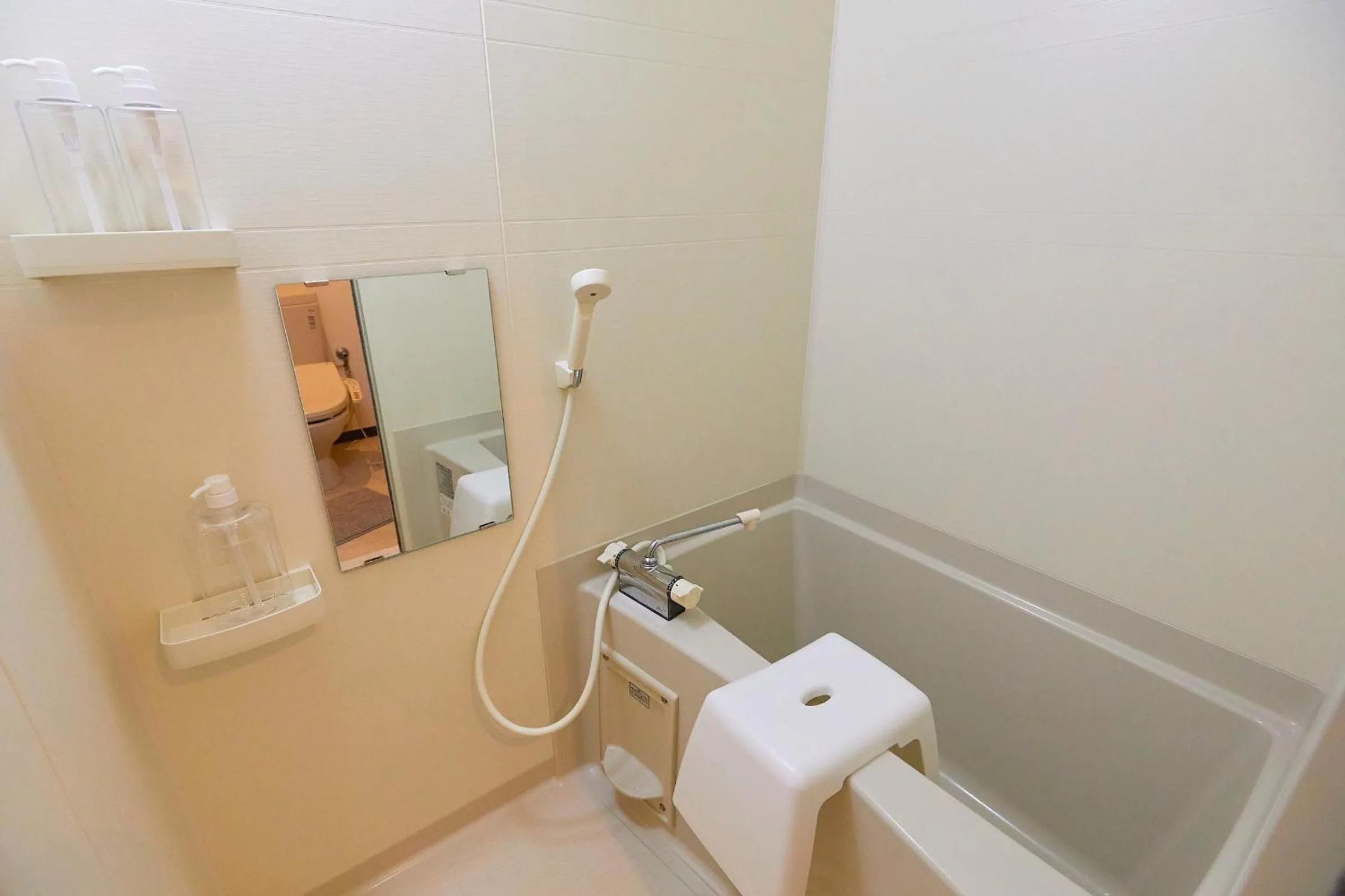Bathroom in 錦系町天空樹景觀飯店 Skytree View Kinshicho - crib free