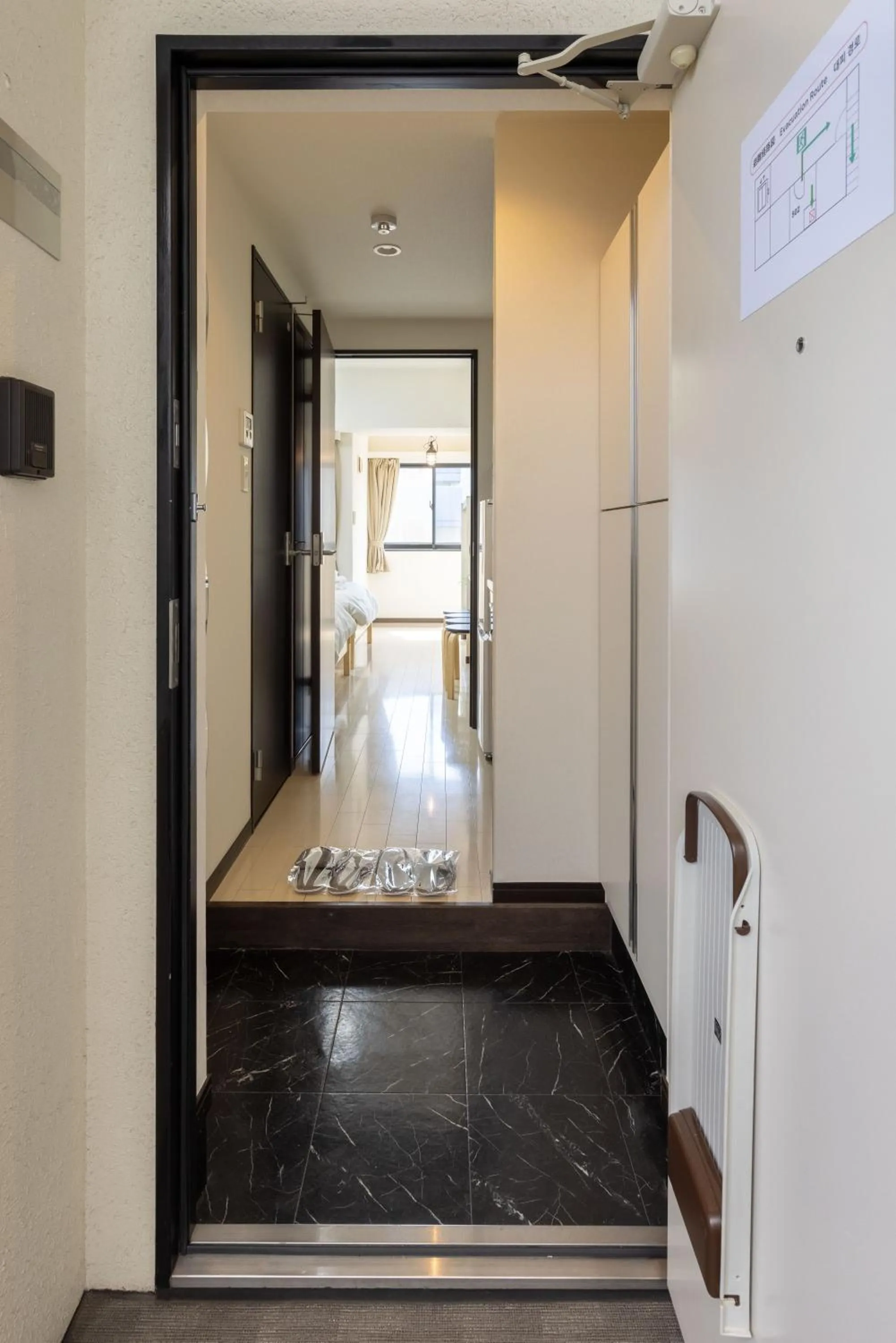 Photo of the whole room in 錦系町天空樹景觀飯店 Skytree View Kinshicho - crib free