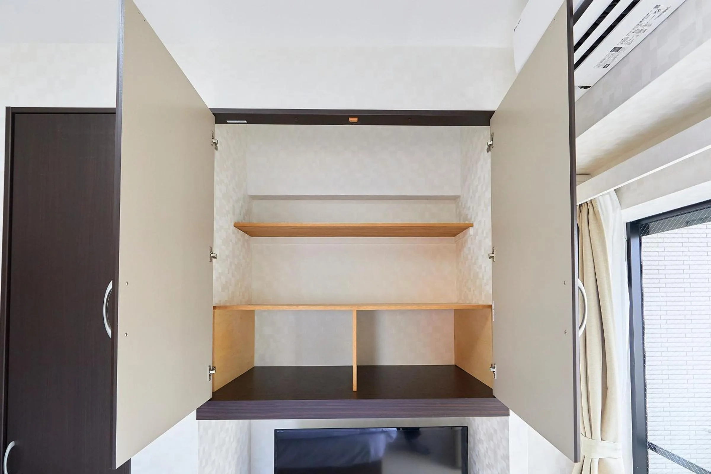 wardrobe in 錦系町天空樹景觀飯店 Skytree View Kinshicho - crib free