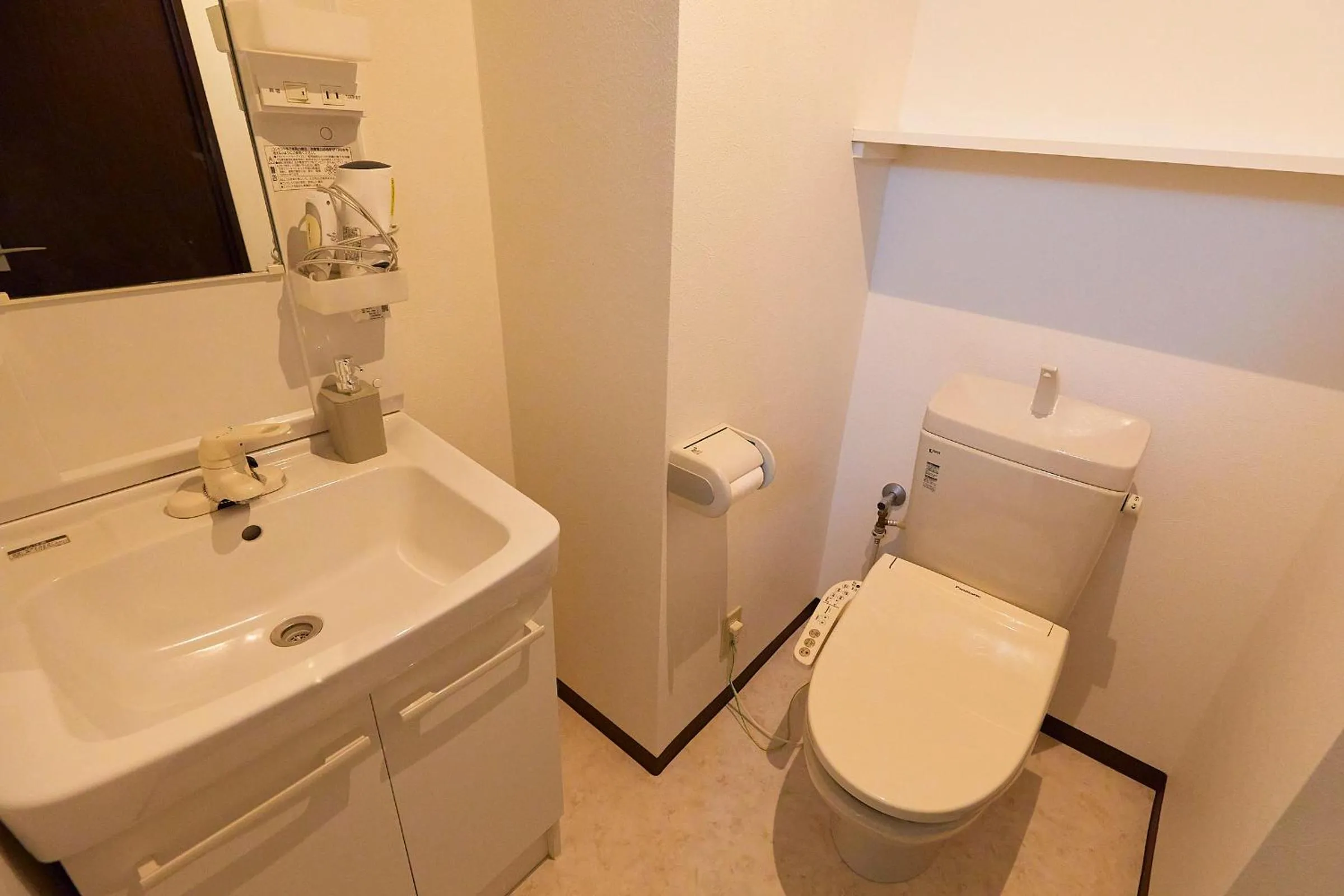 Toilet in 錦系町天空樹景觀飯店 Skytree View Kinshicho - crib free