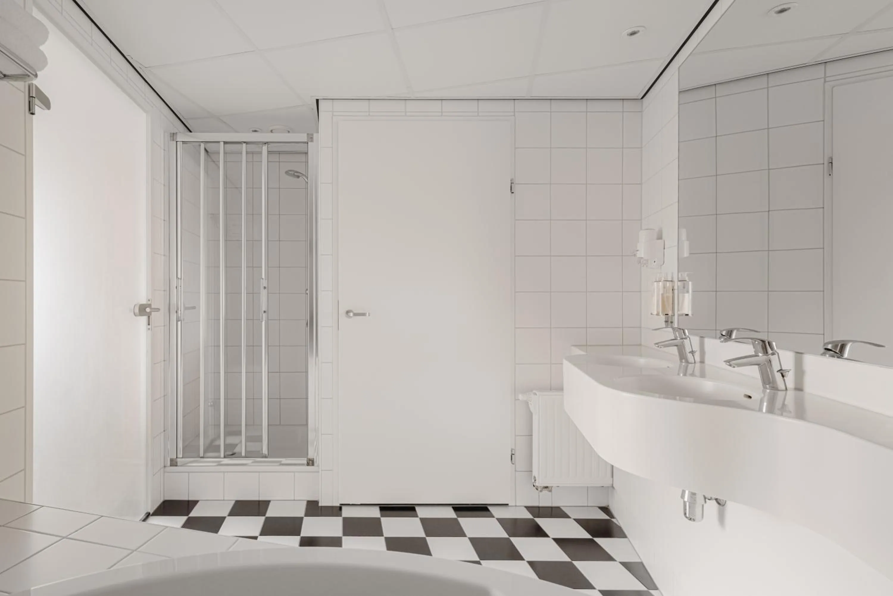Bathroom in Leonardo Hotel Hengelo City Center
