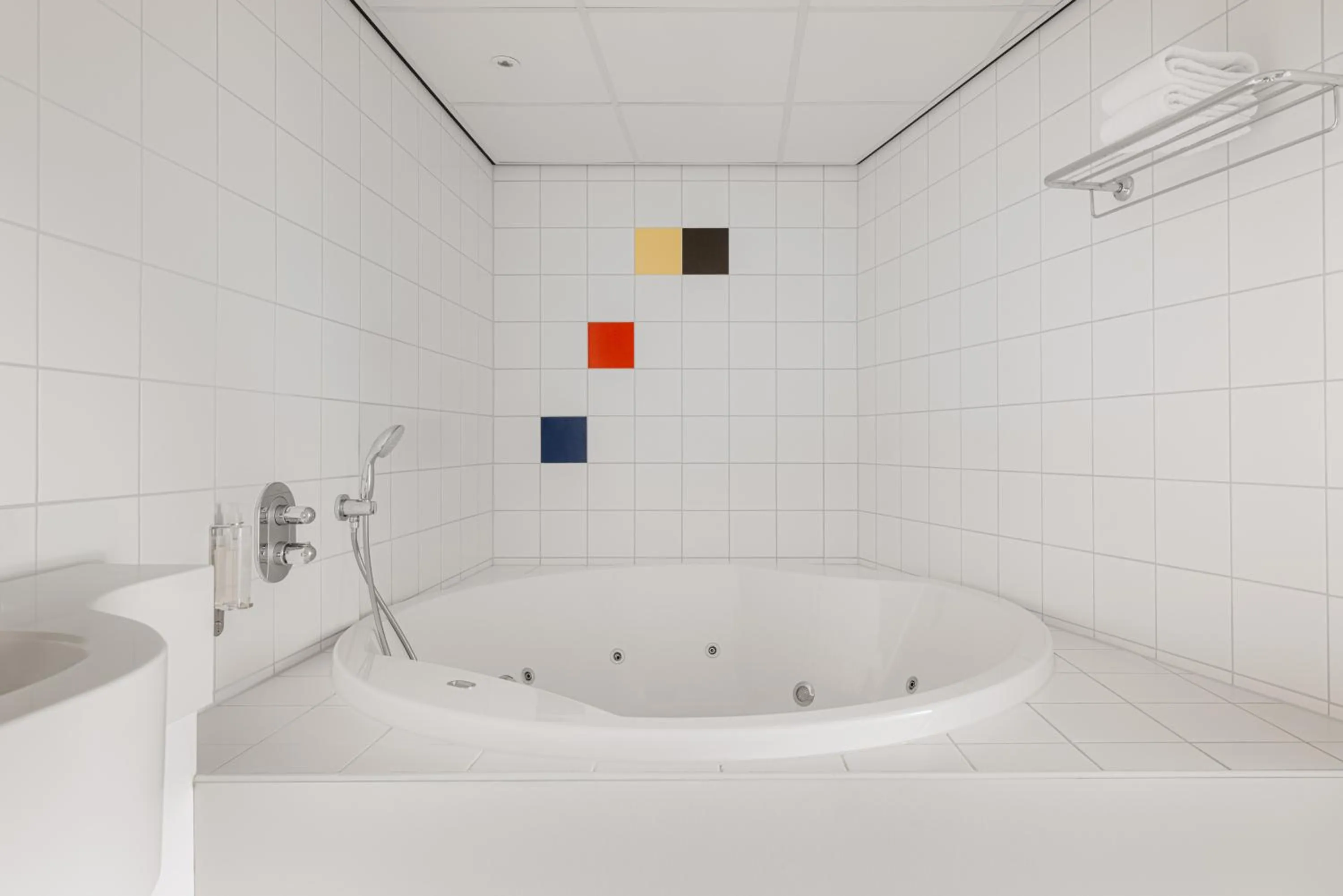 Bathroom in Leonardo Hotel Hengelo City Center