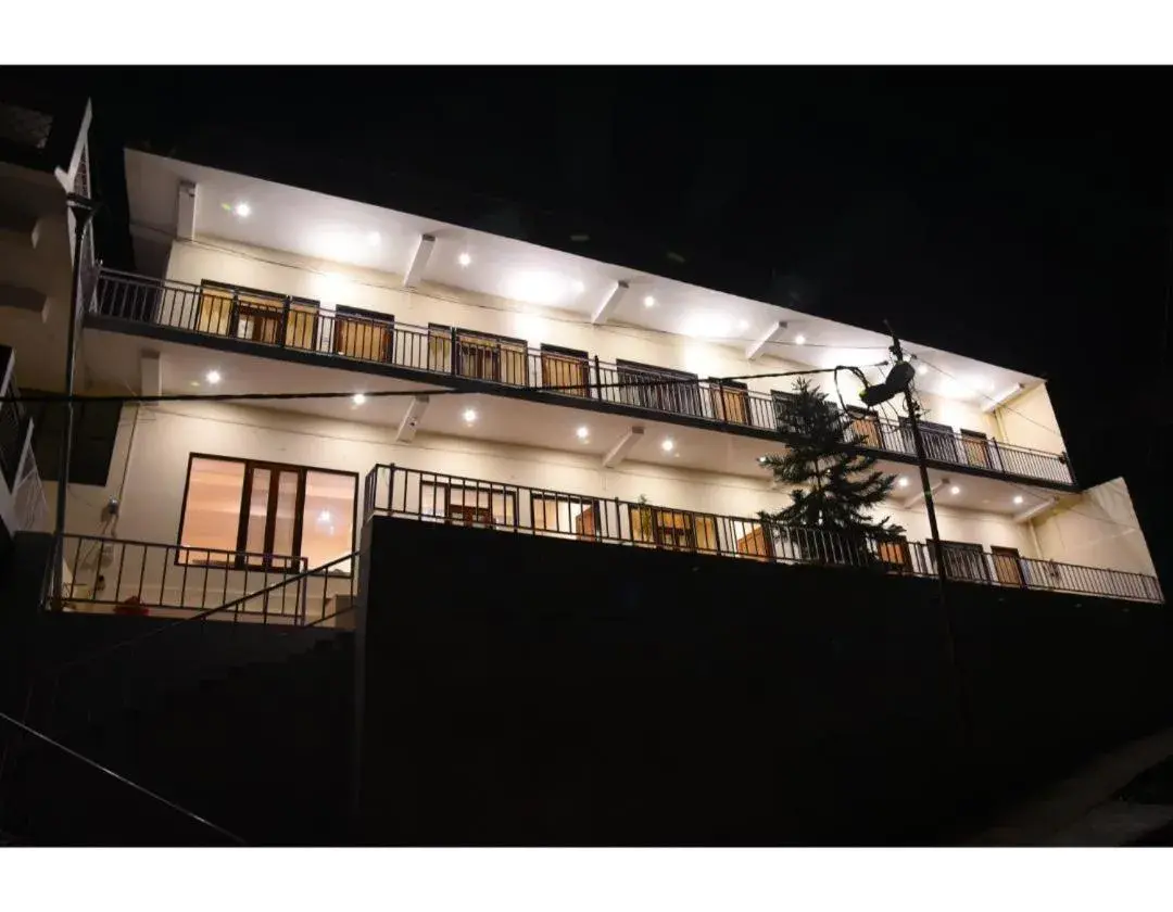 Property Building in Hotel Lake Paradise Inn Property Building in Hotel Lake Paradise Inn