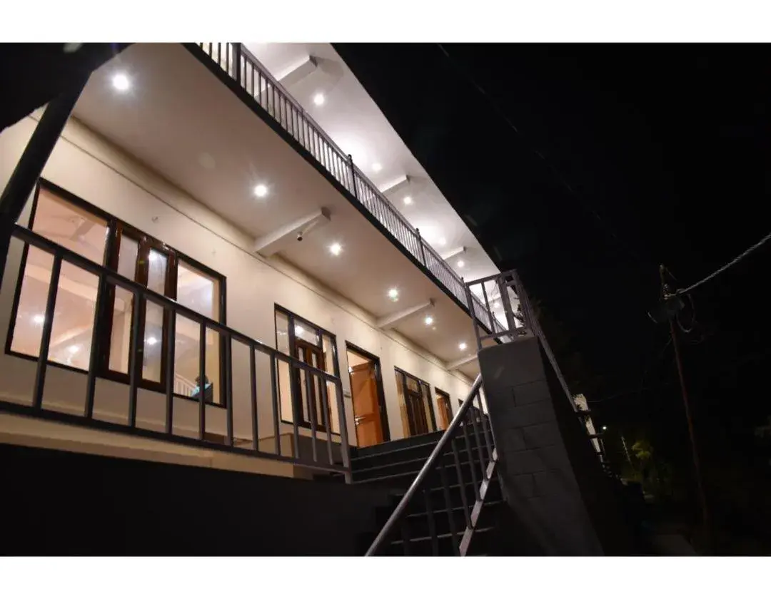 Property Building in Hotel Lake Paradise Inn Property Building in Hotel Lake Paradise Inn