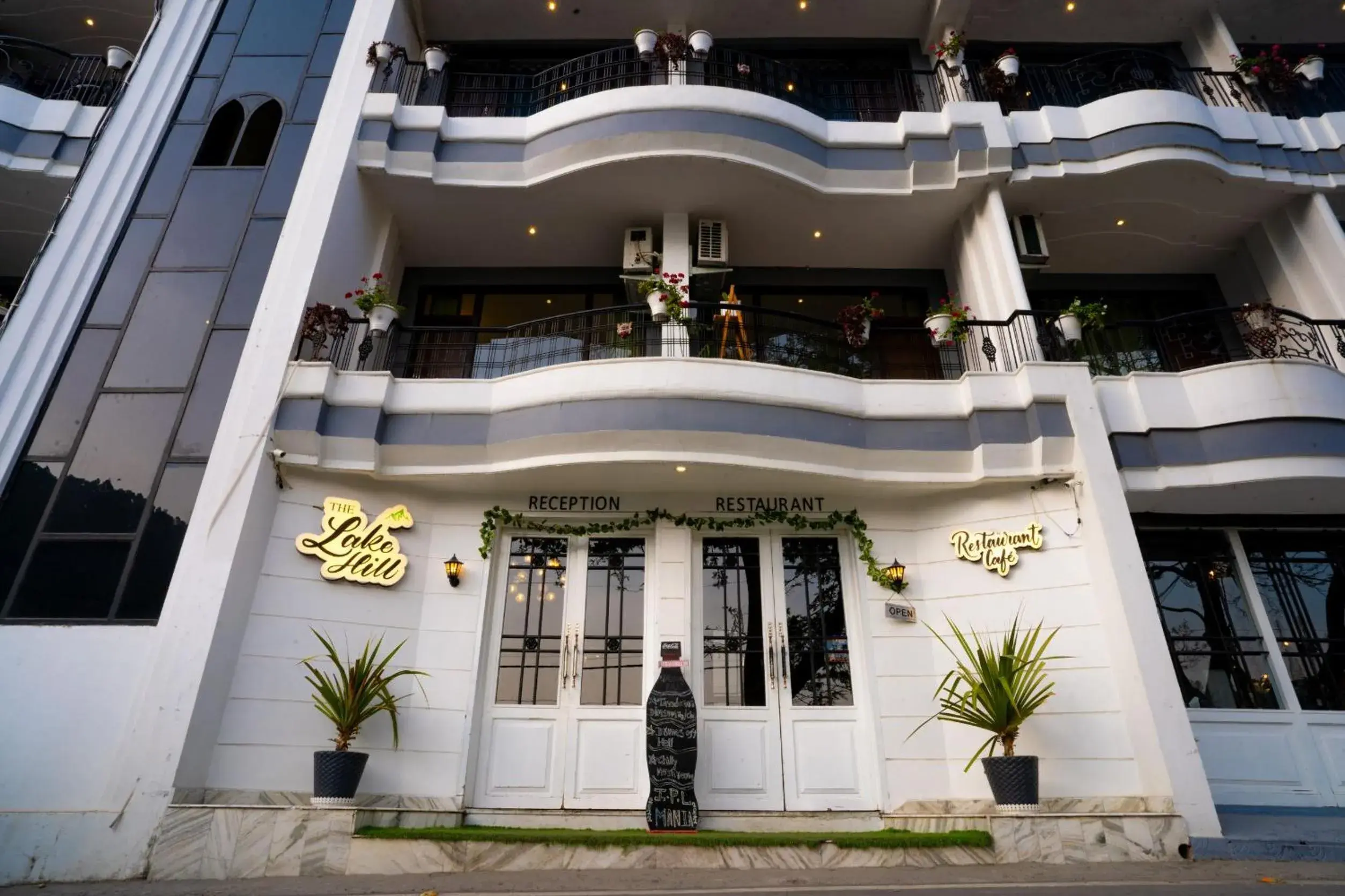 Property building in The Lake Hill Property building in The Lake Hill