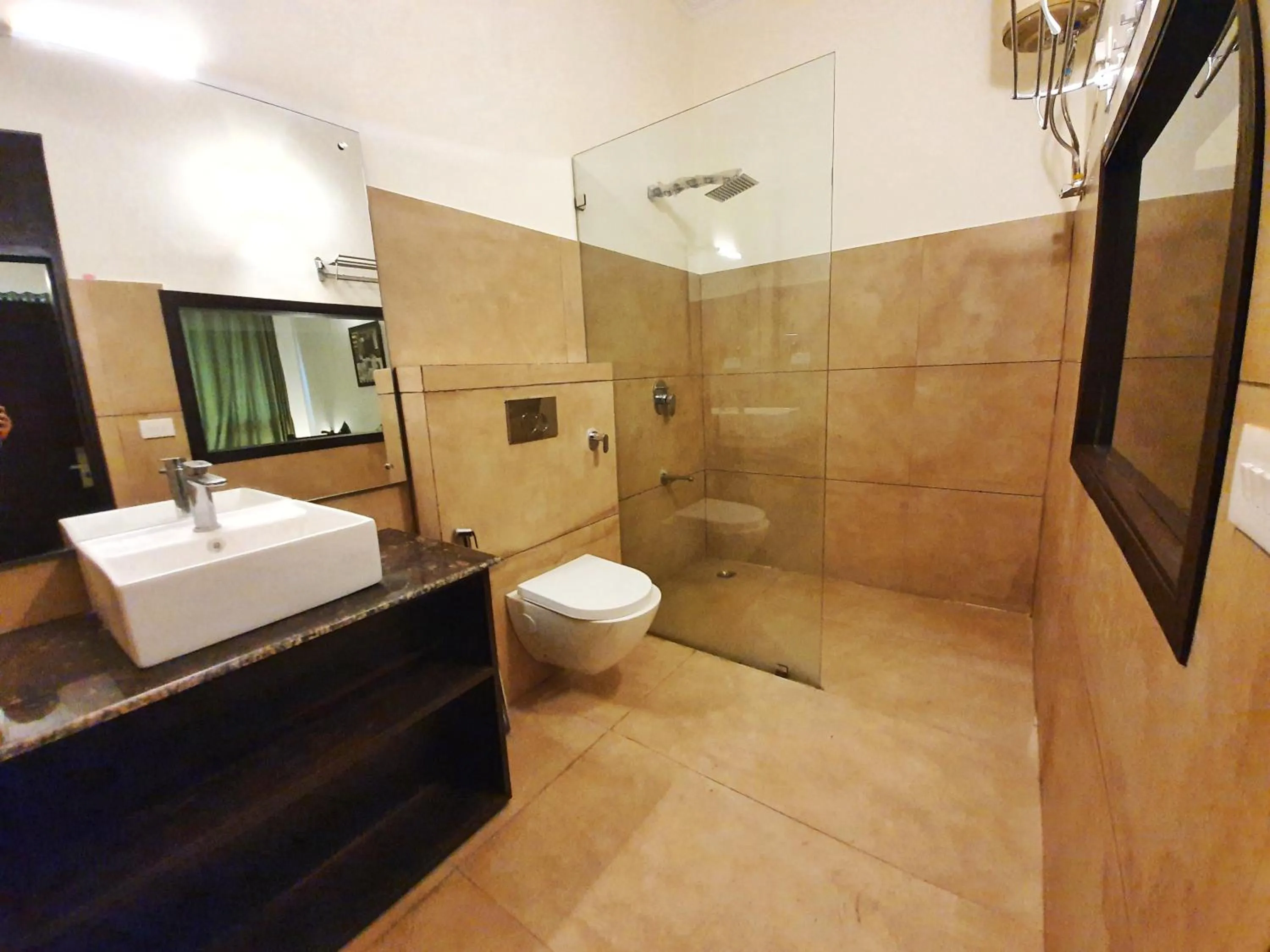 Shower in The Lake Hill