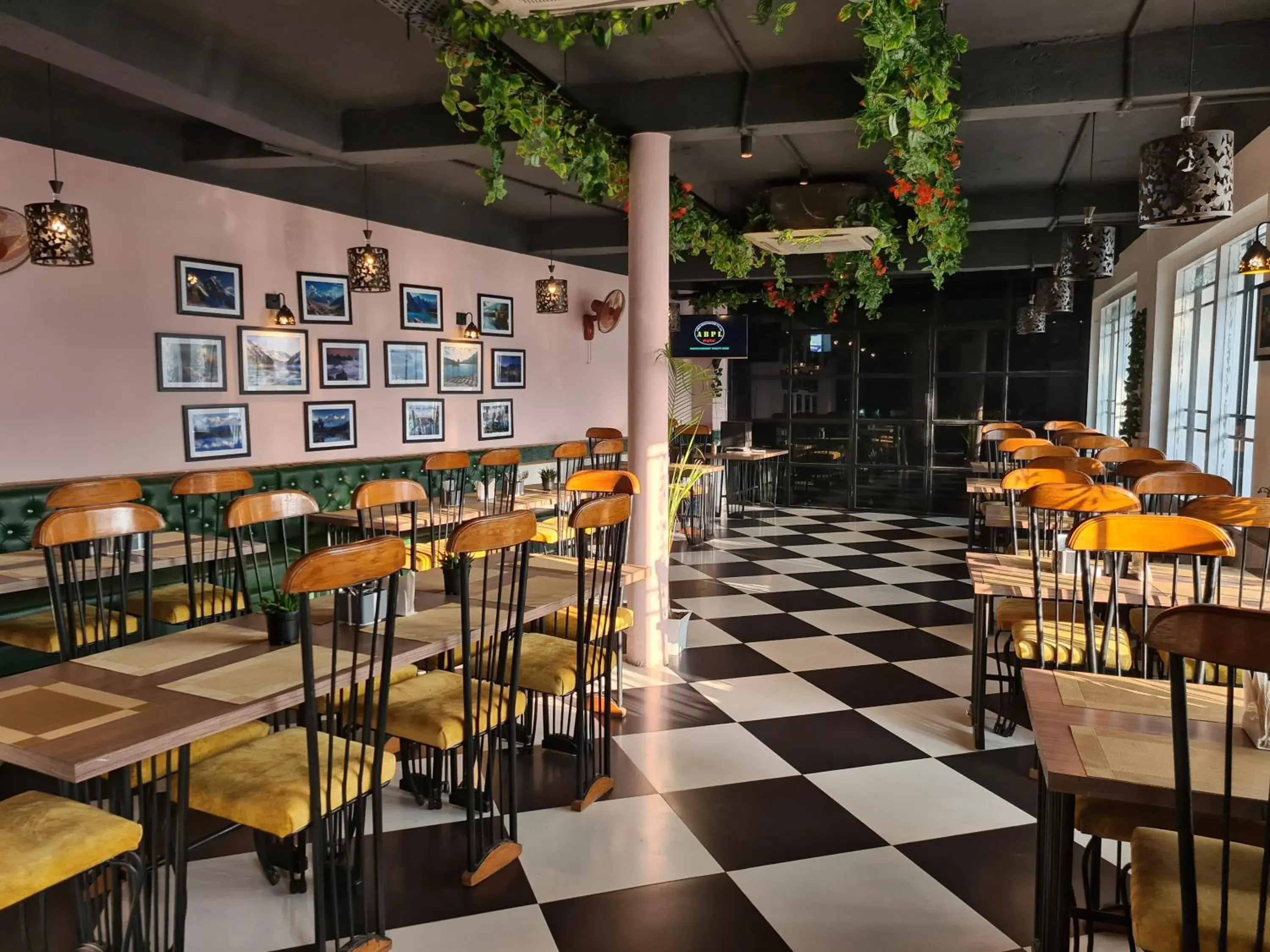 Restaurant/places to eat in The Lake Hill Restaurant/places to eat in The Lake Hill