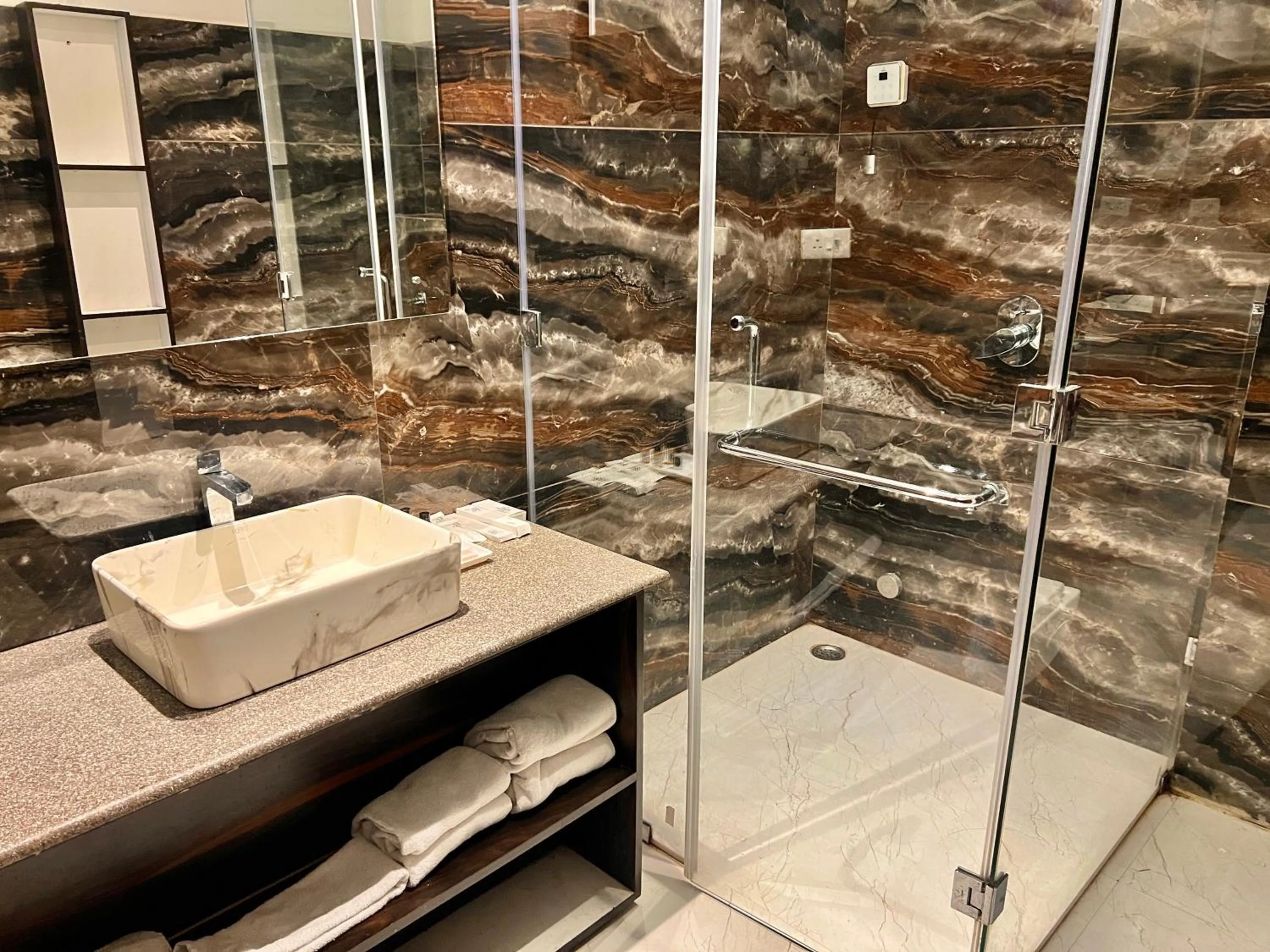 Shower in The Lake Hill