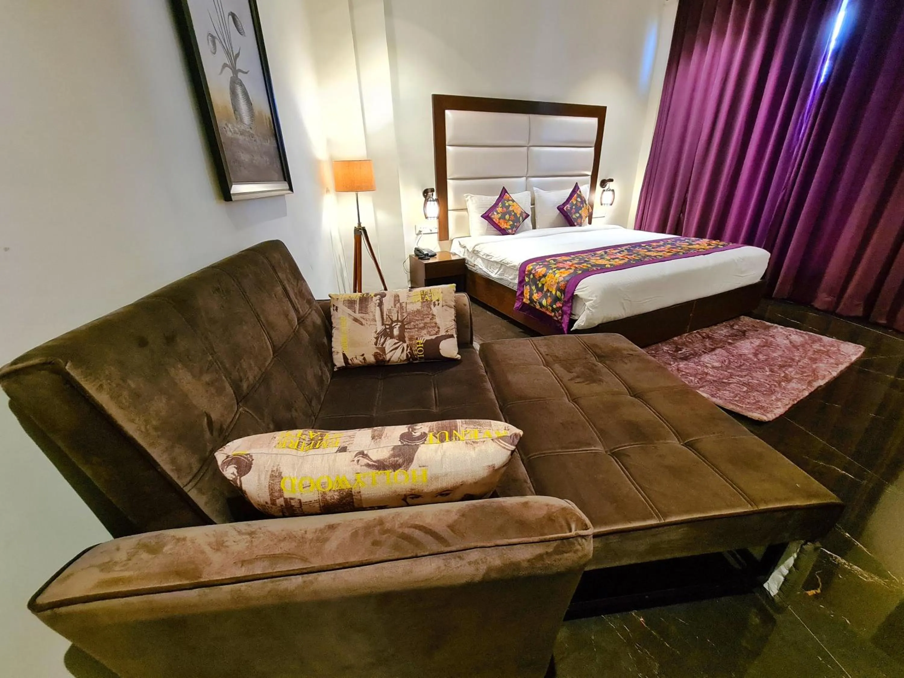 Photo of the whole room, Bed in The Lake Hill