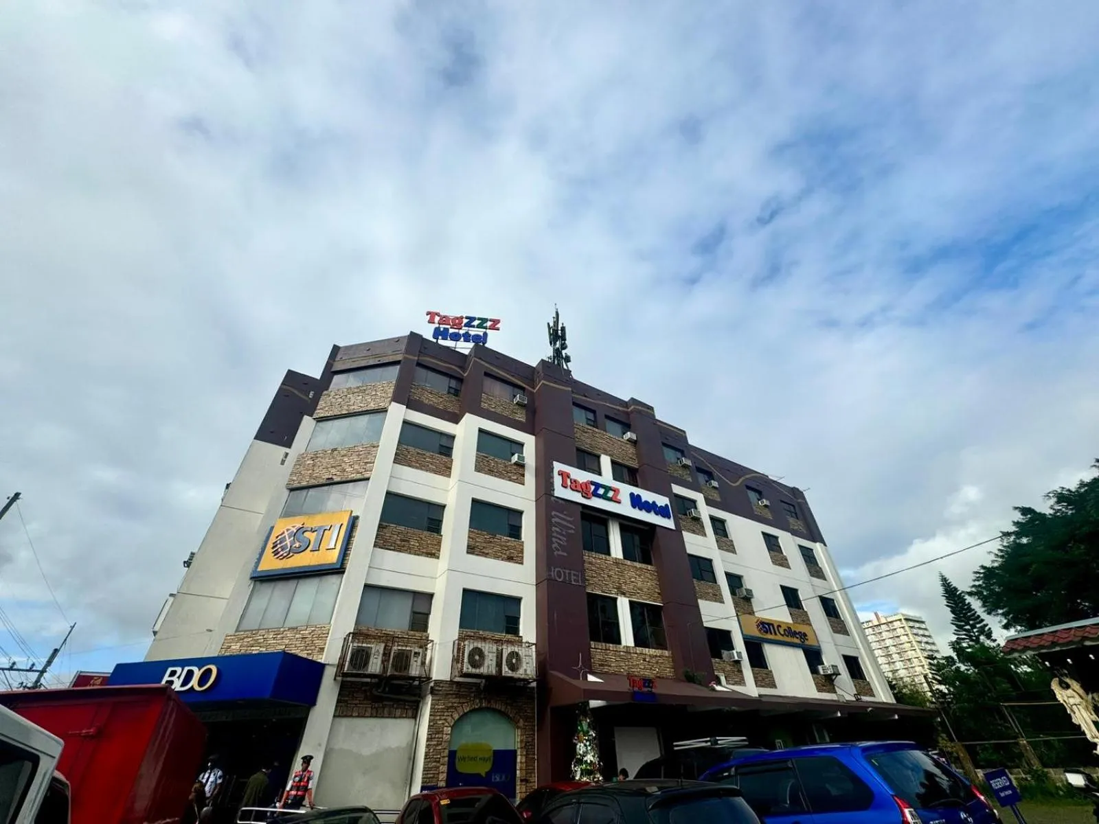 Property building in Tagzzz Hotel powered by Cocotel