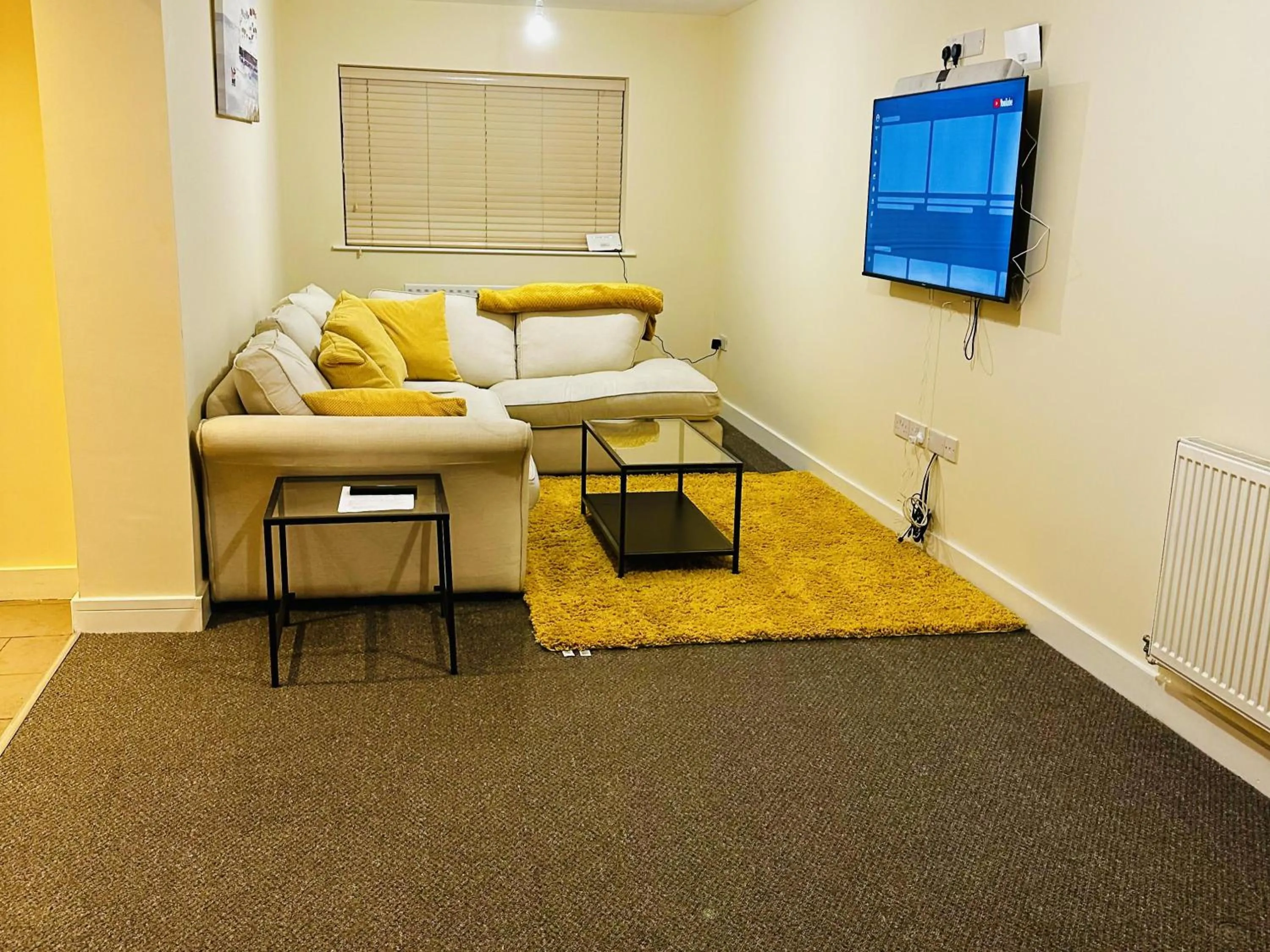 Stunning 5-Bed House in Peterborough host 15 g