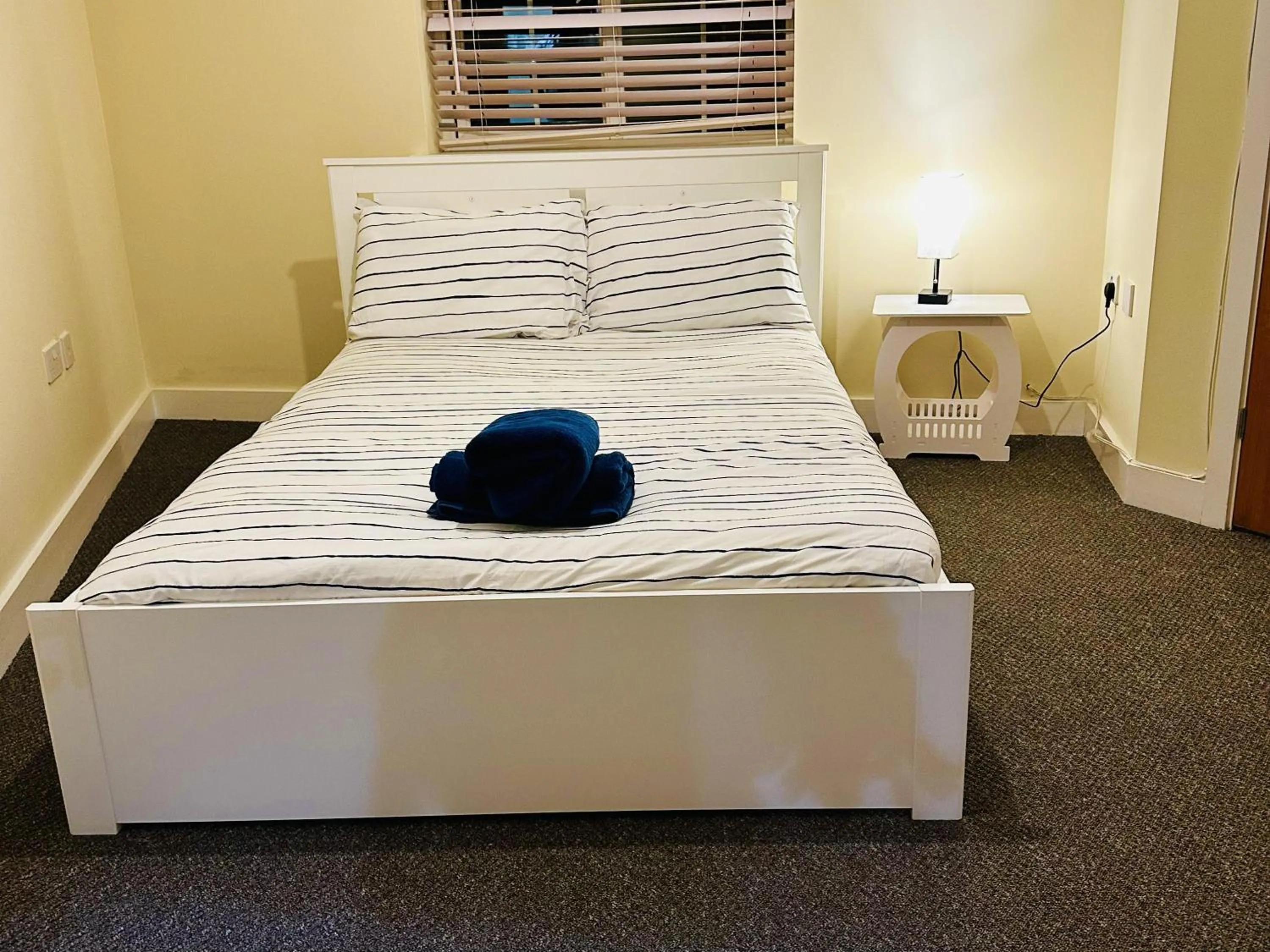 Stunning 5-Bed House in Peterborough host 15 g