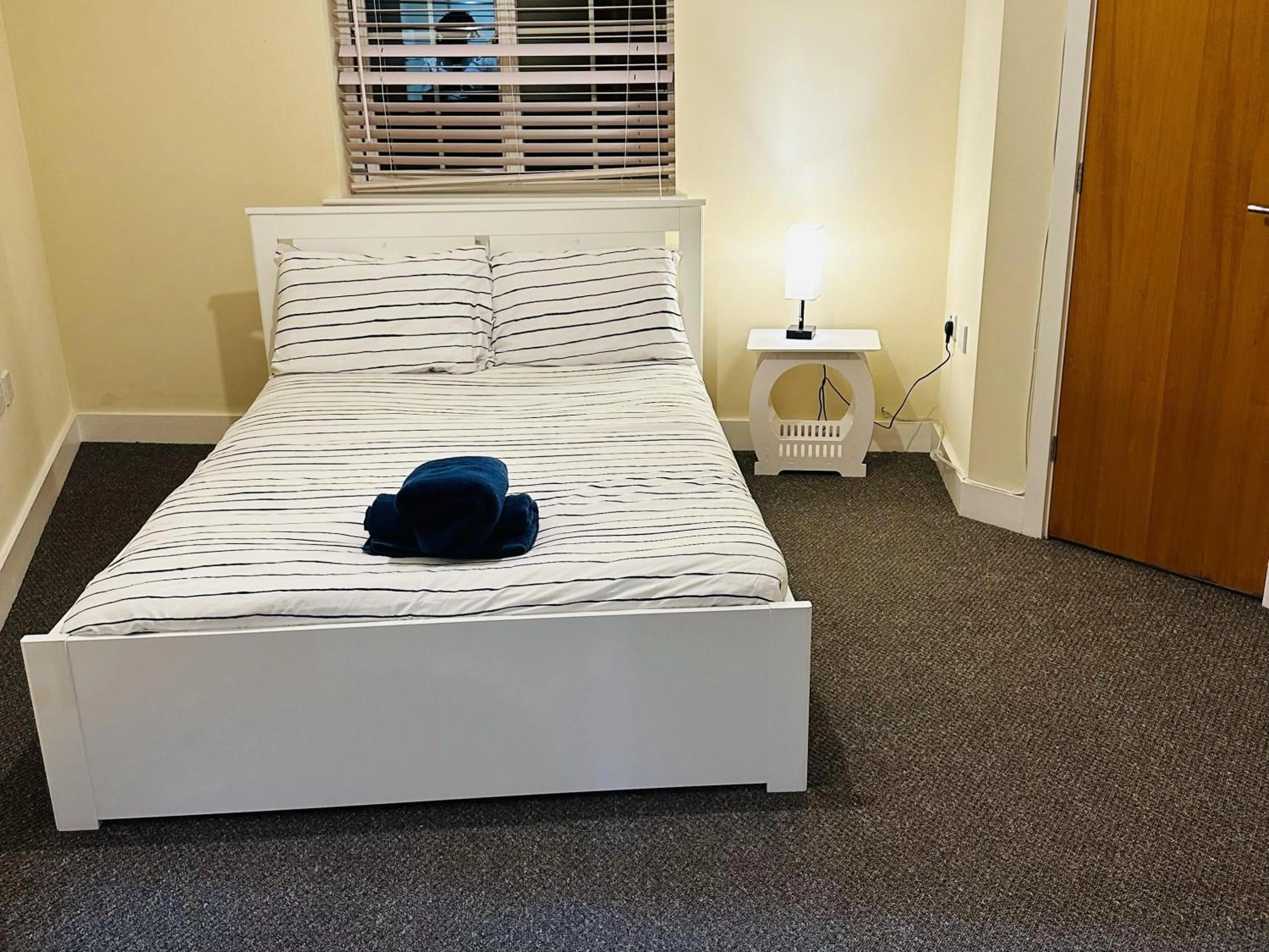 Stunning 5-Bed House in Peterborough host 15 g
