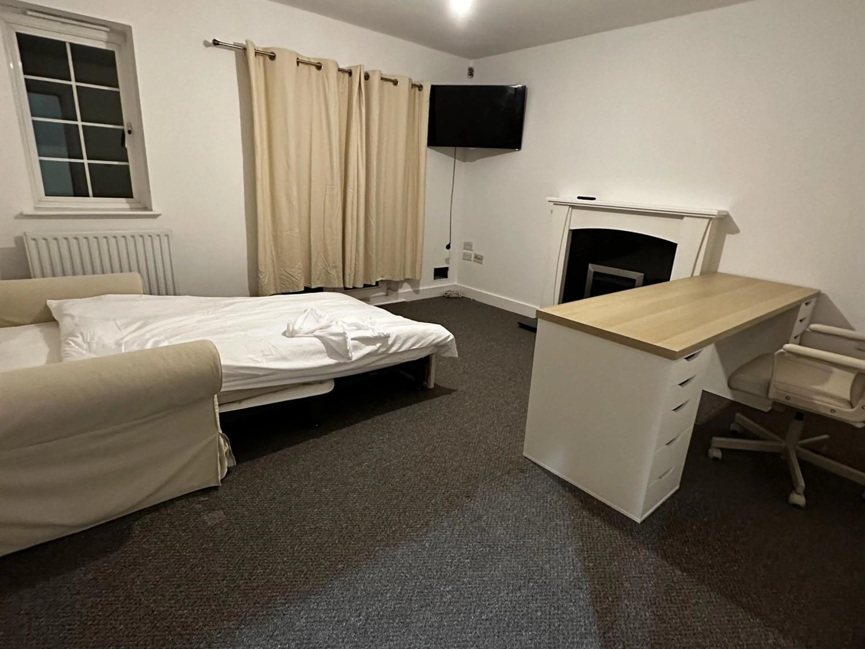 Stunning 5-Bed House in Peterborough host 15 g