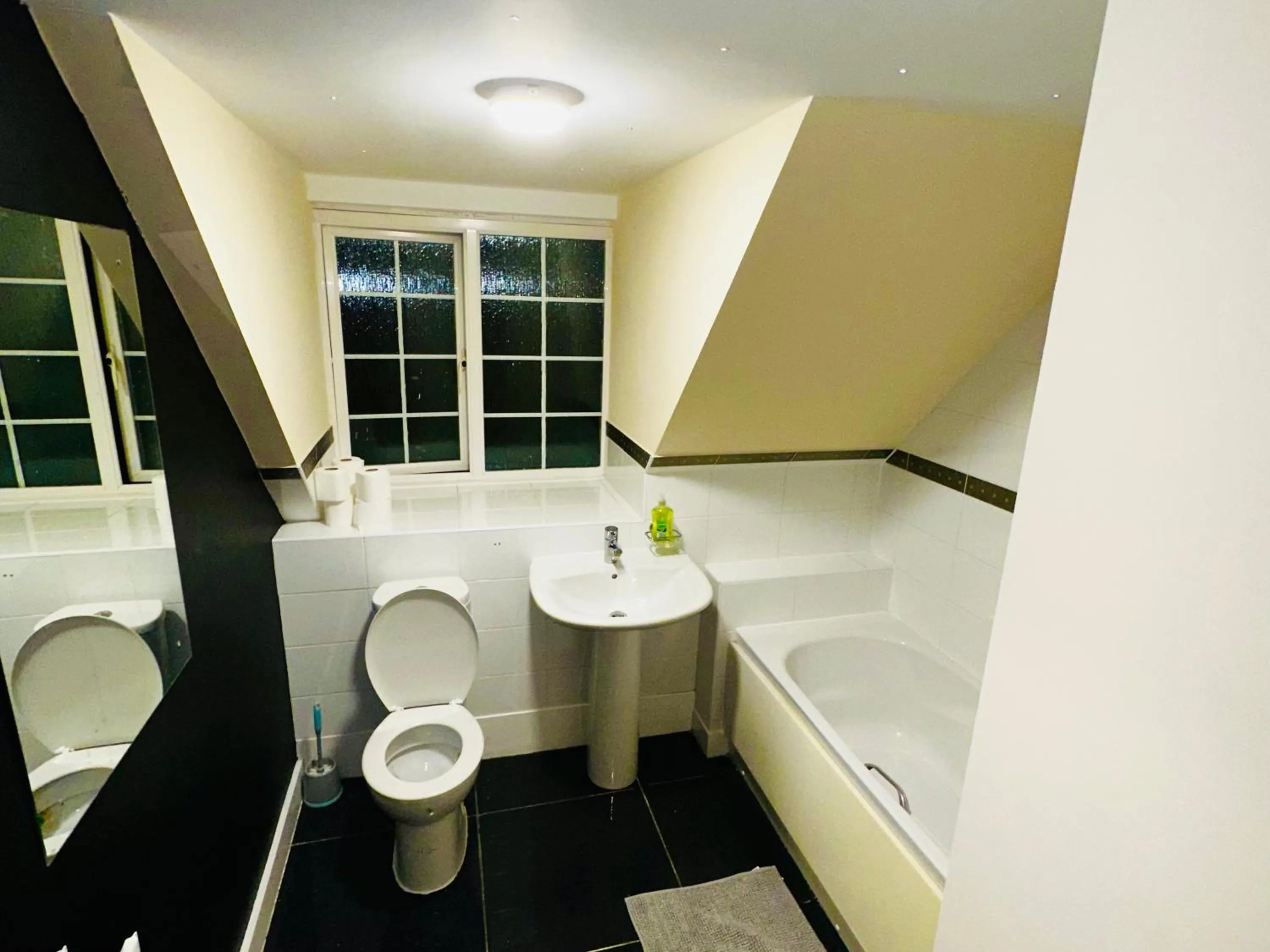 Stunning 5-Bed House in Peterborough host 15 g