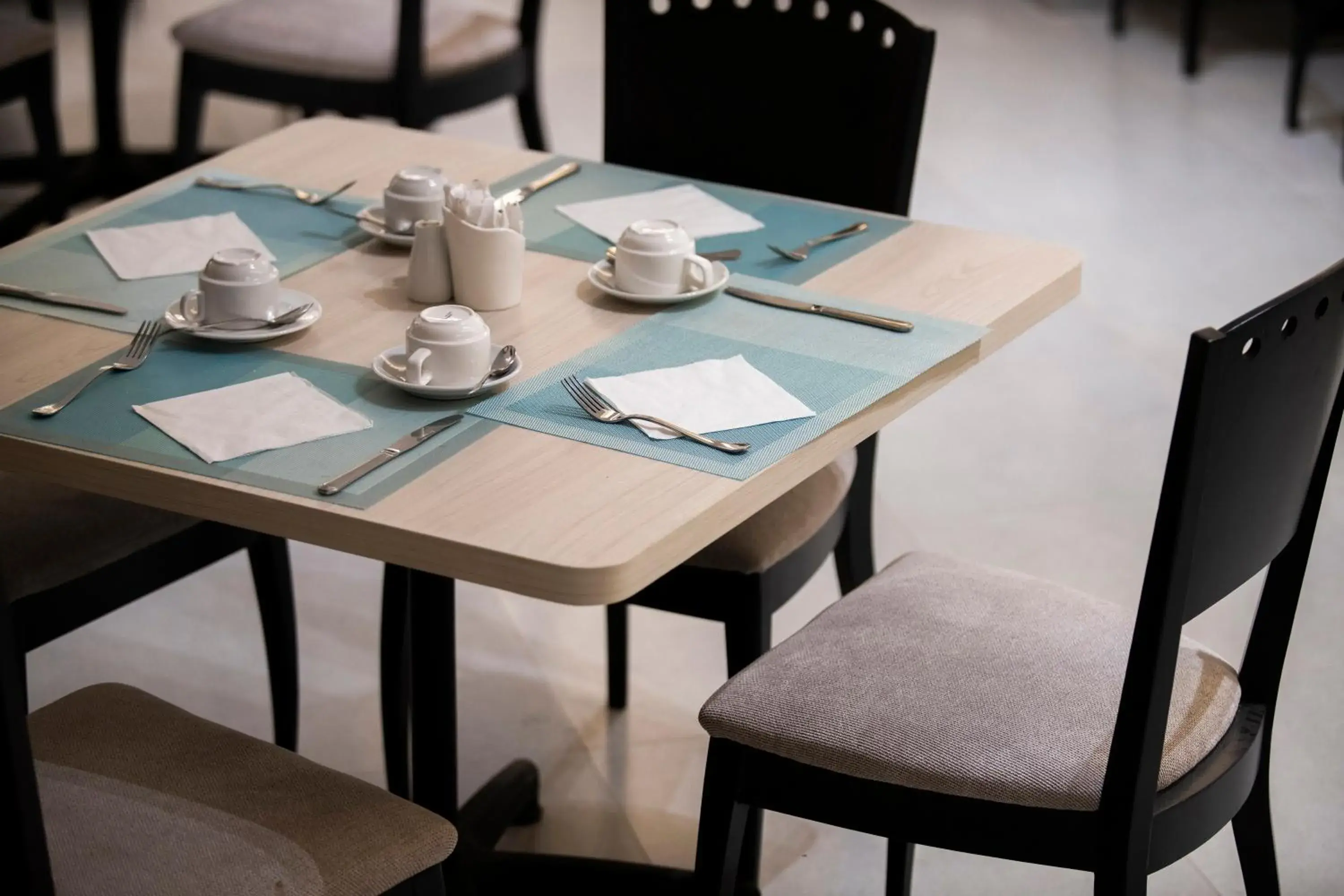 Restaurant/places to eat in The Loft hotel By FHM Restaurant/places to eat in The Loft hotel By FHM