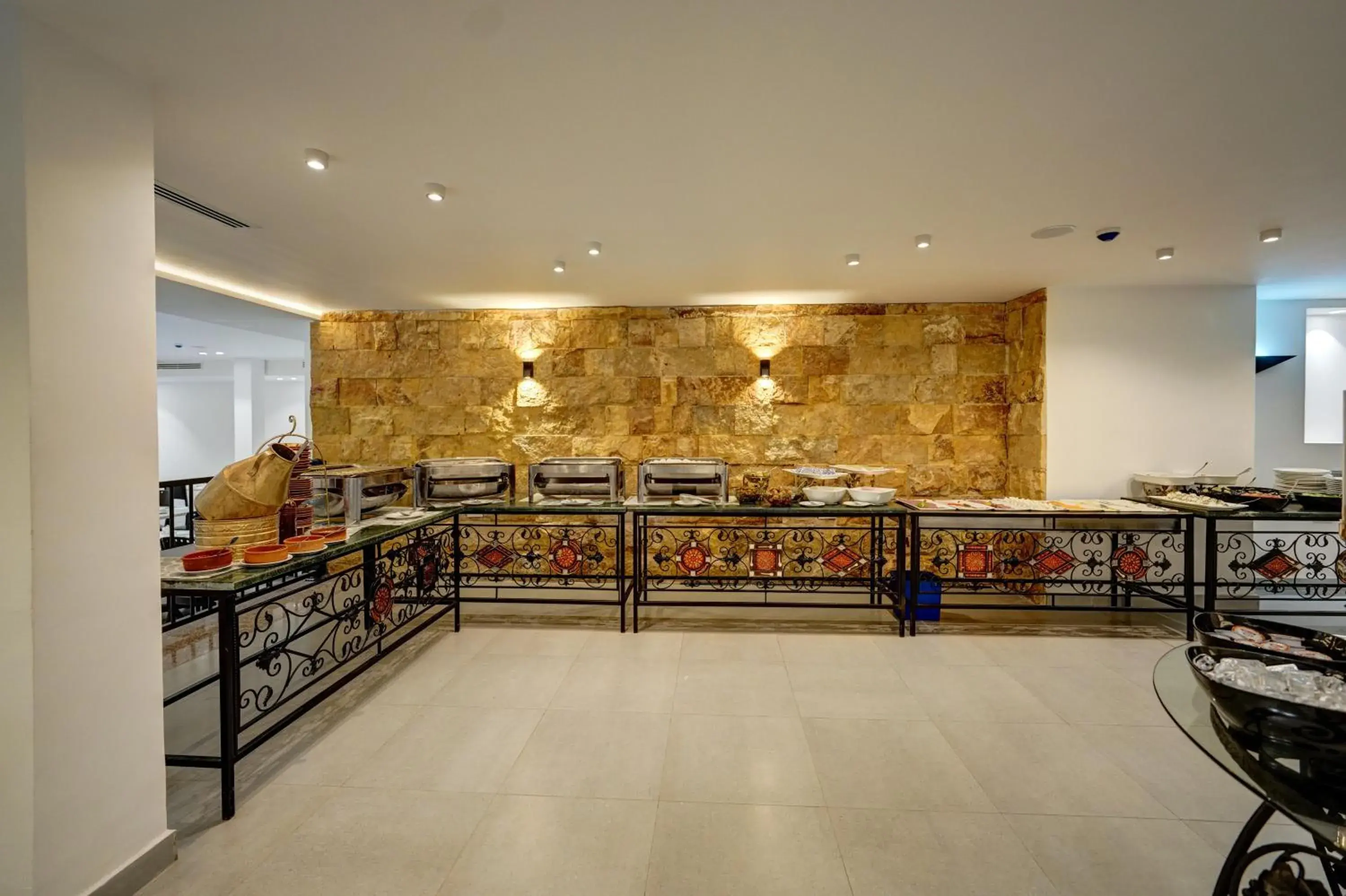 Restaurant/places to eat in The Loft hotel By FHM Restaurant/places to eat in The Loft hotel By FHM