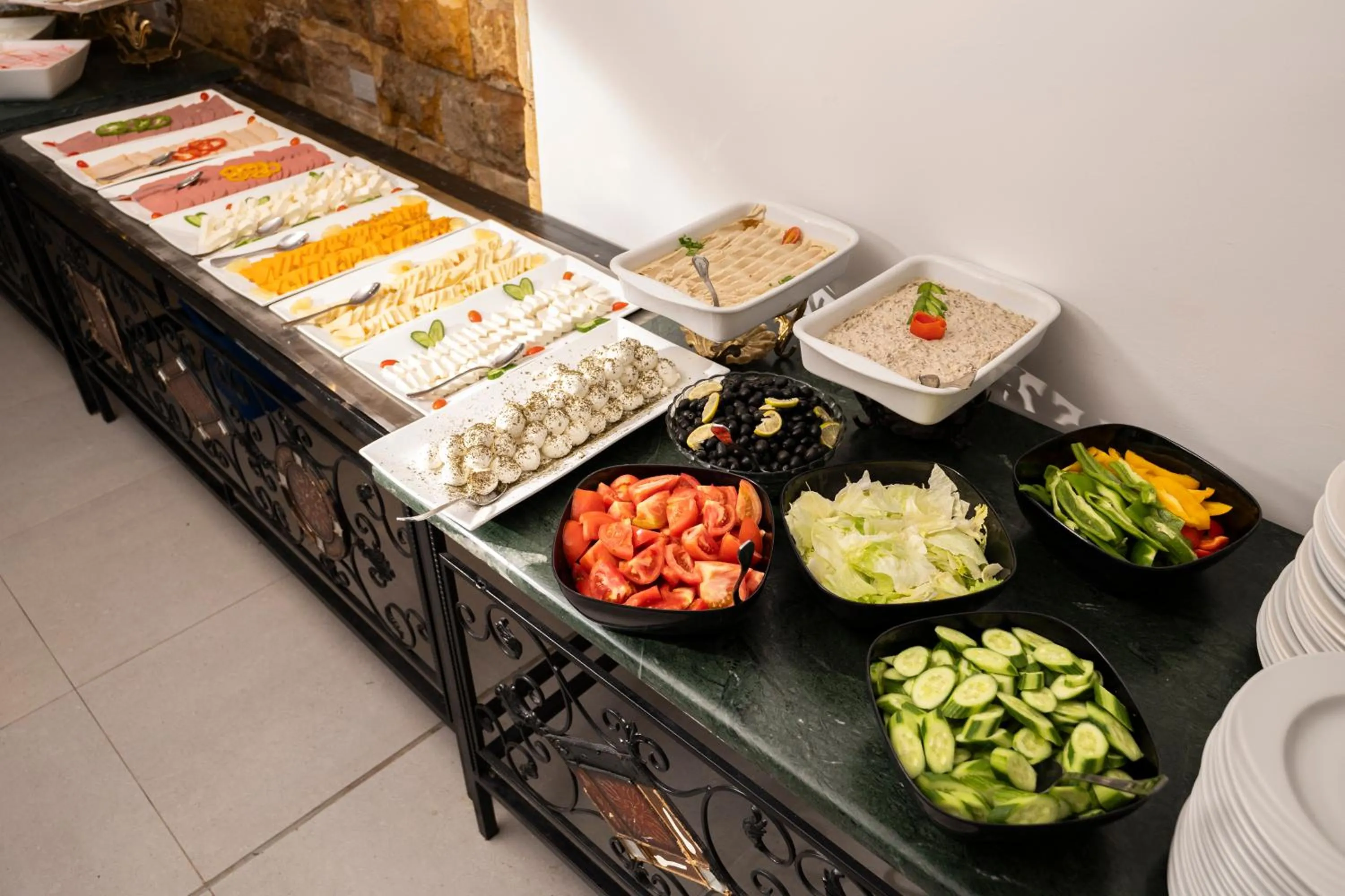 Restaurant/places to eat in The Loft hotel By FHM