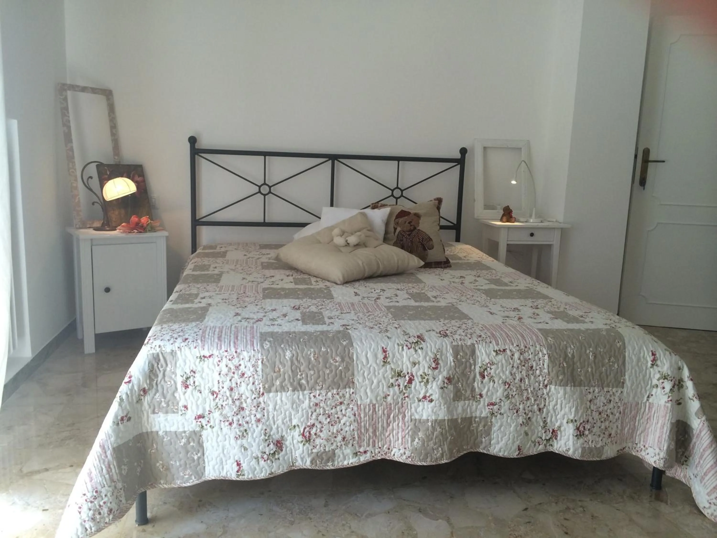Bed in Azzurramare Bed & Breakfast
