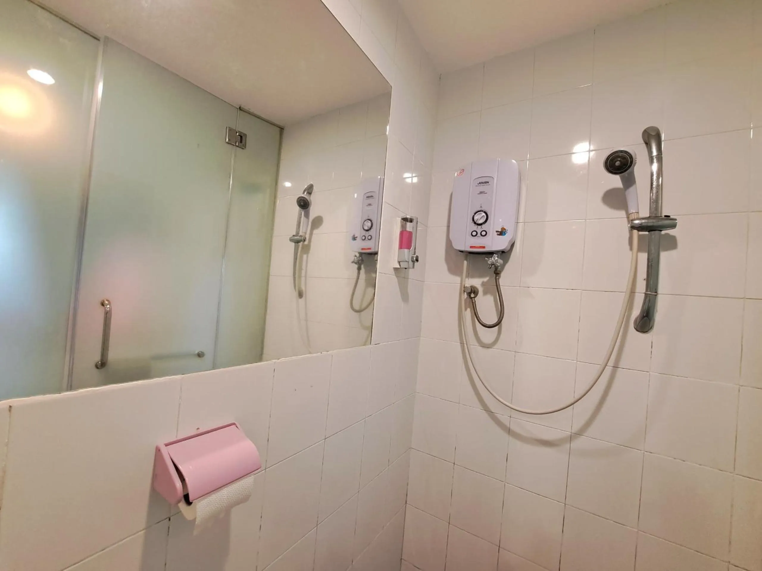 Bathroom in SCC Gateway Chinatown Hotel