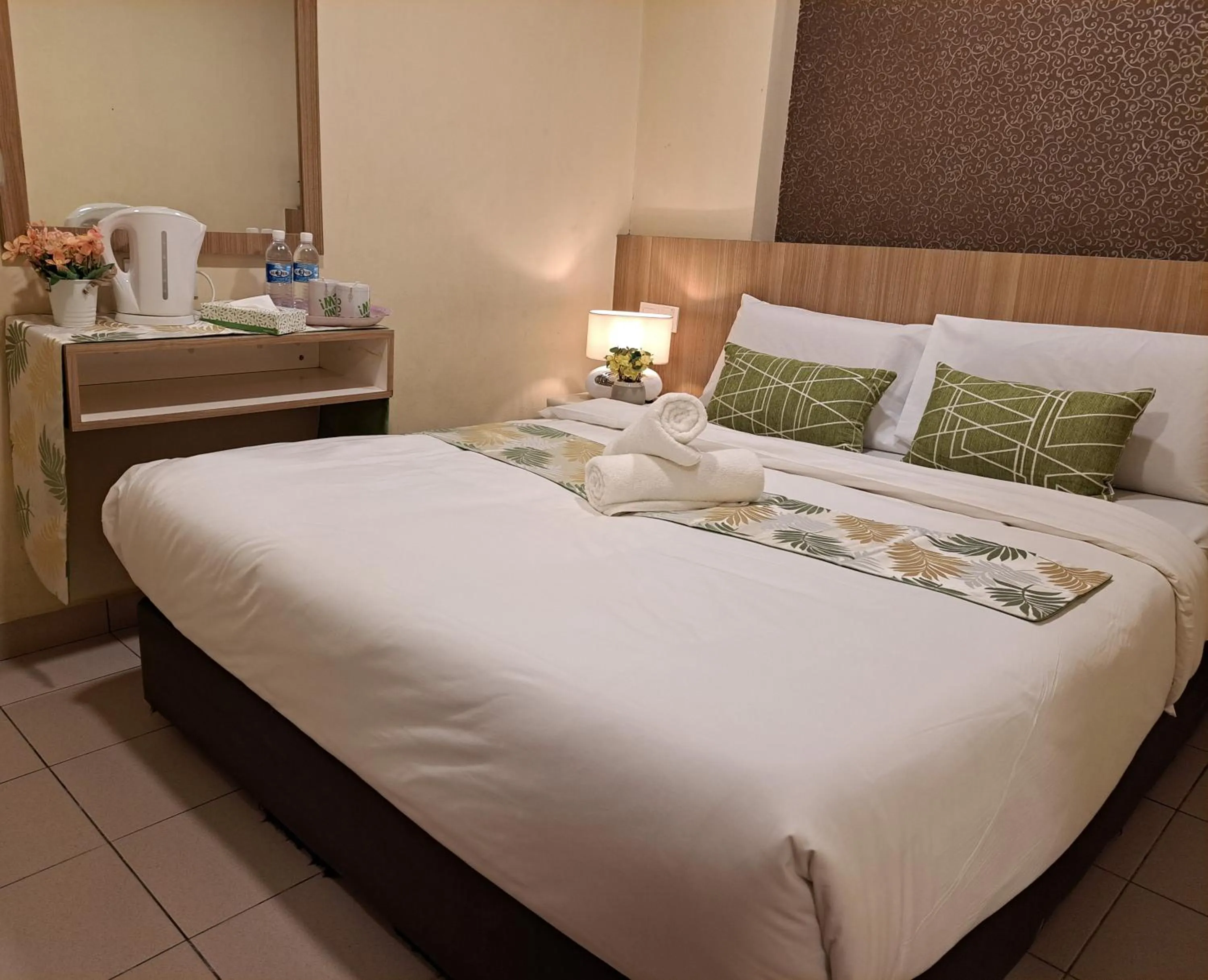 Bed in SCC Gateway Chinatown Hotel