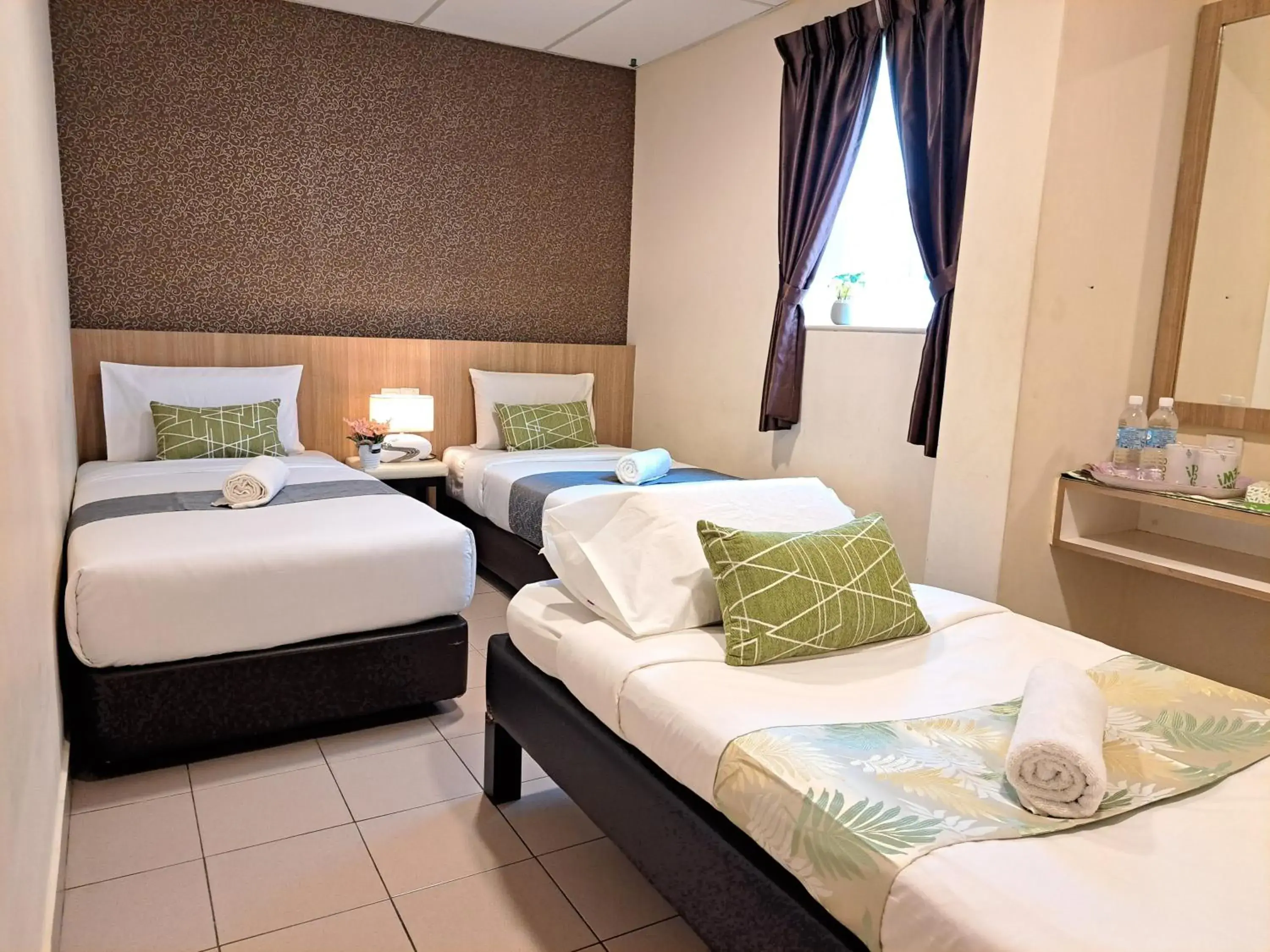 Triple Room in SCC Gateway Chinatown Hotel Triple Room in SCC Gateway Chinatown Hotel