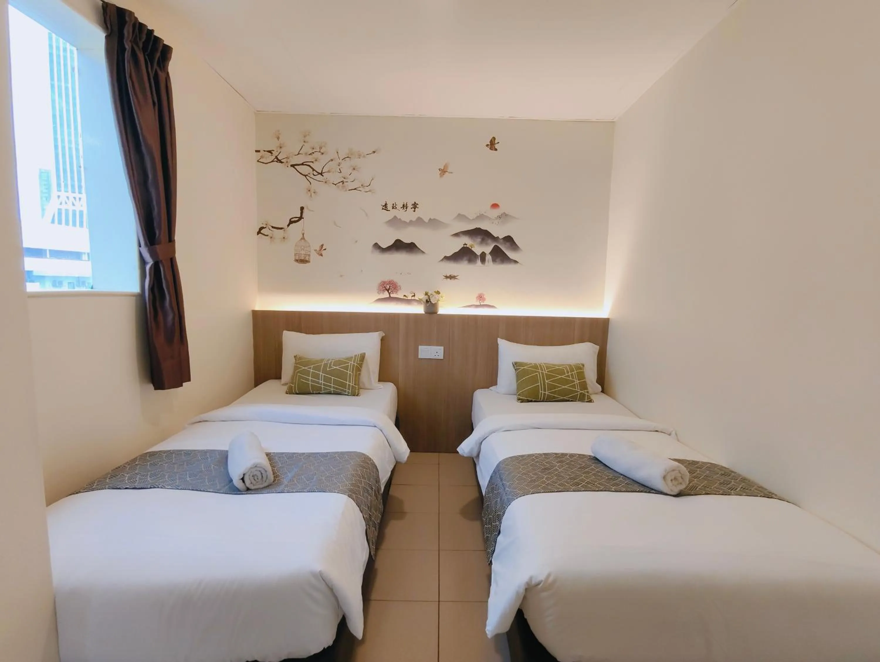 Bed in SCC Gateway Chinatown Hotel