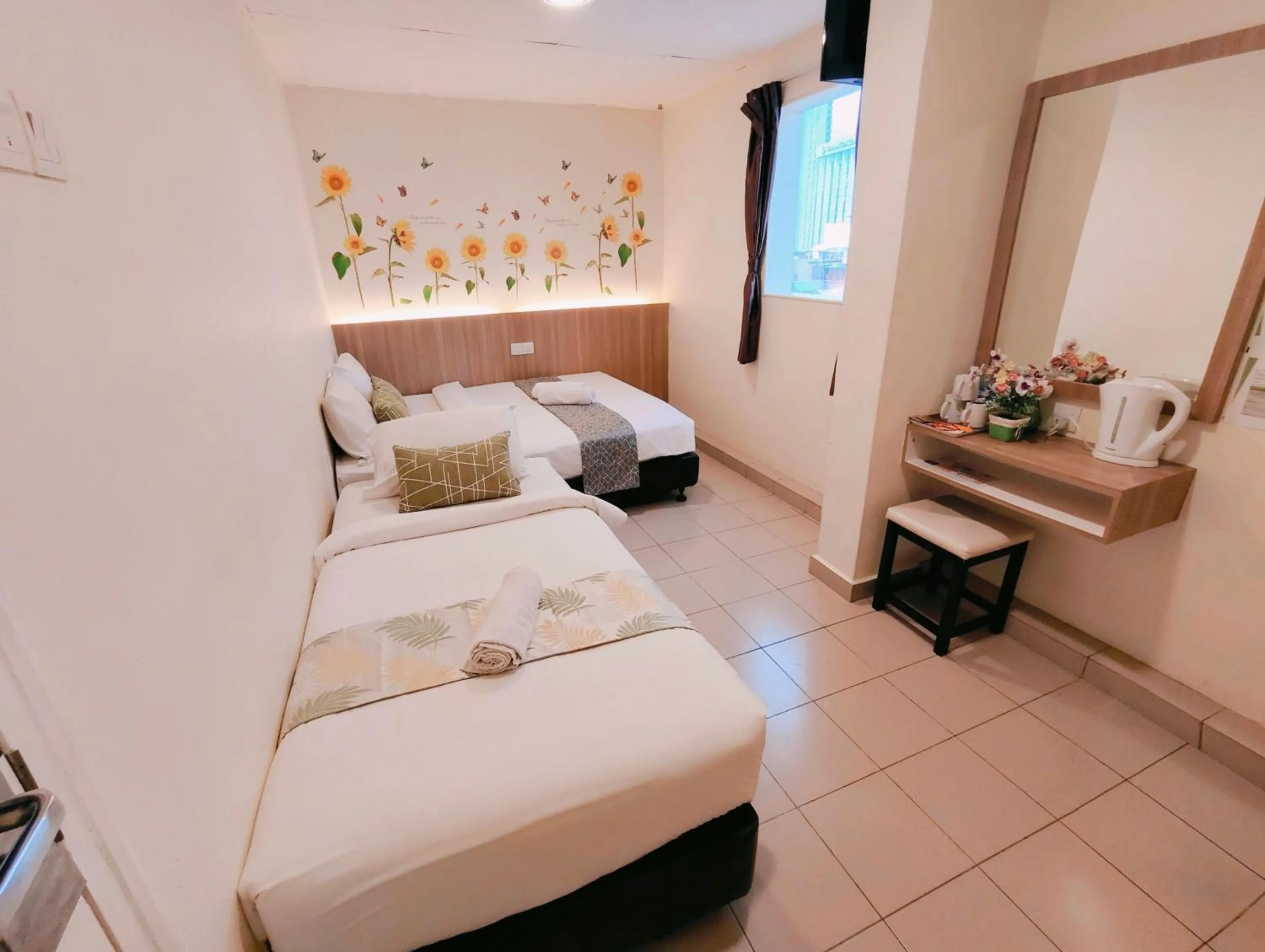 Bed in SCC Gateway Chinatown Hotel