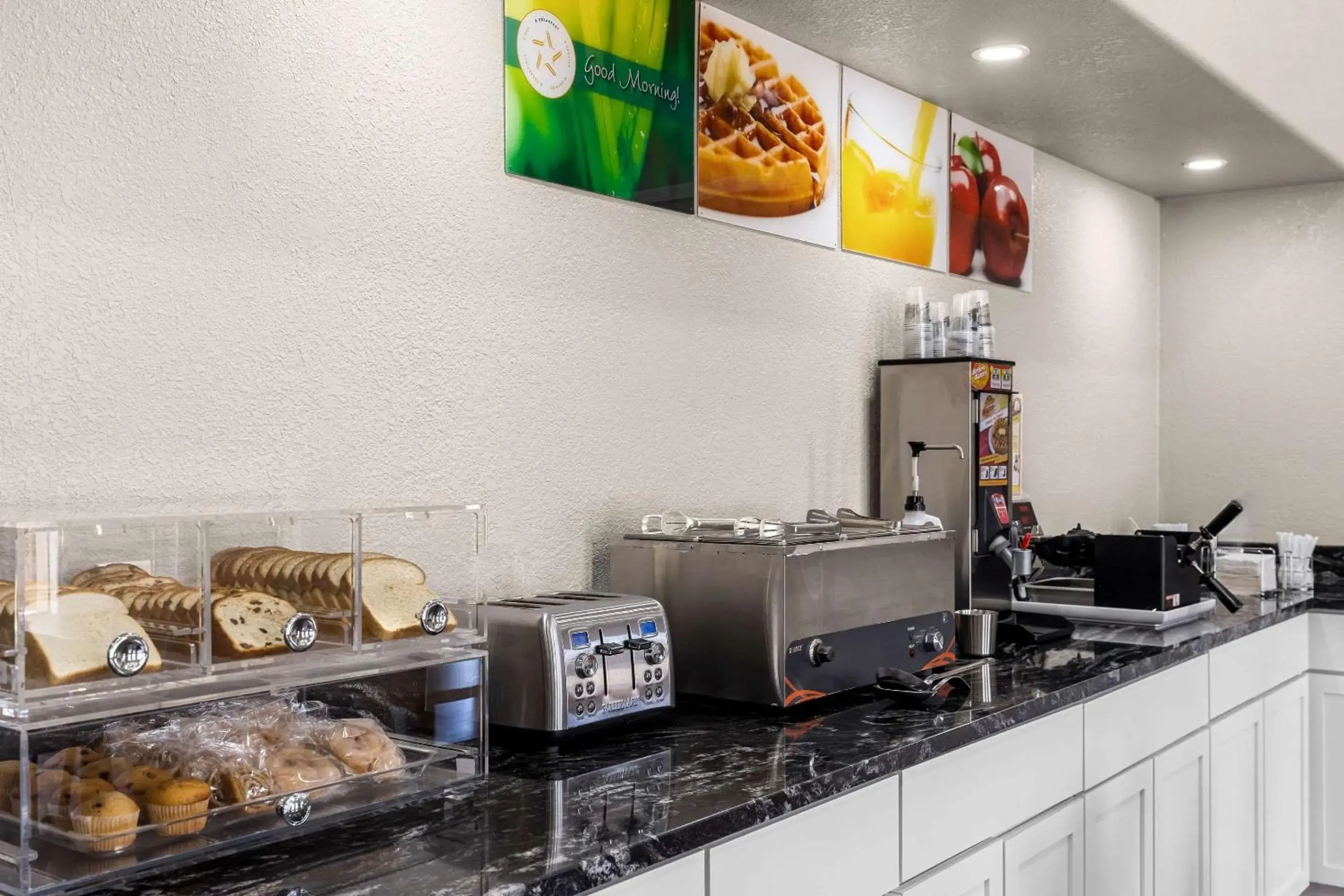 Breakfast in Quality Inn Oskaloosa Breakfast in Quality Inn Oskaloosa