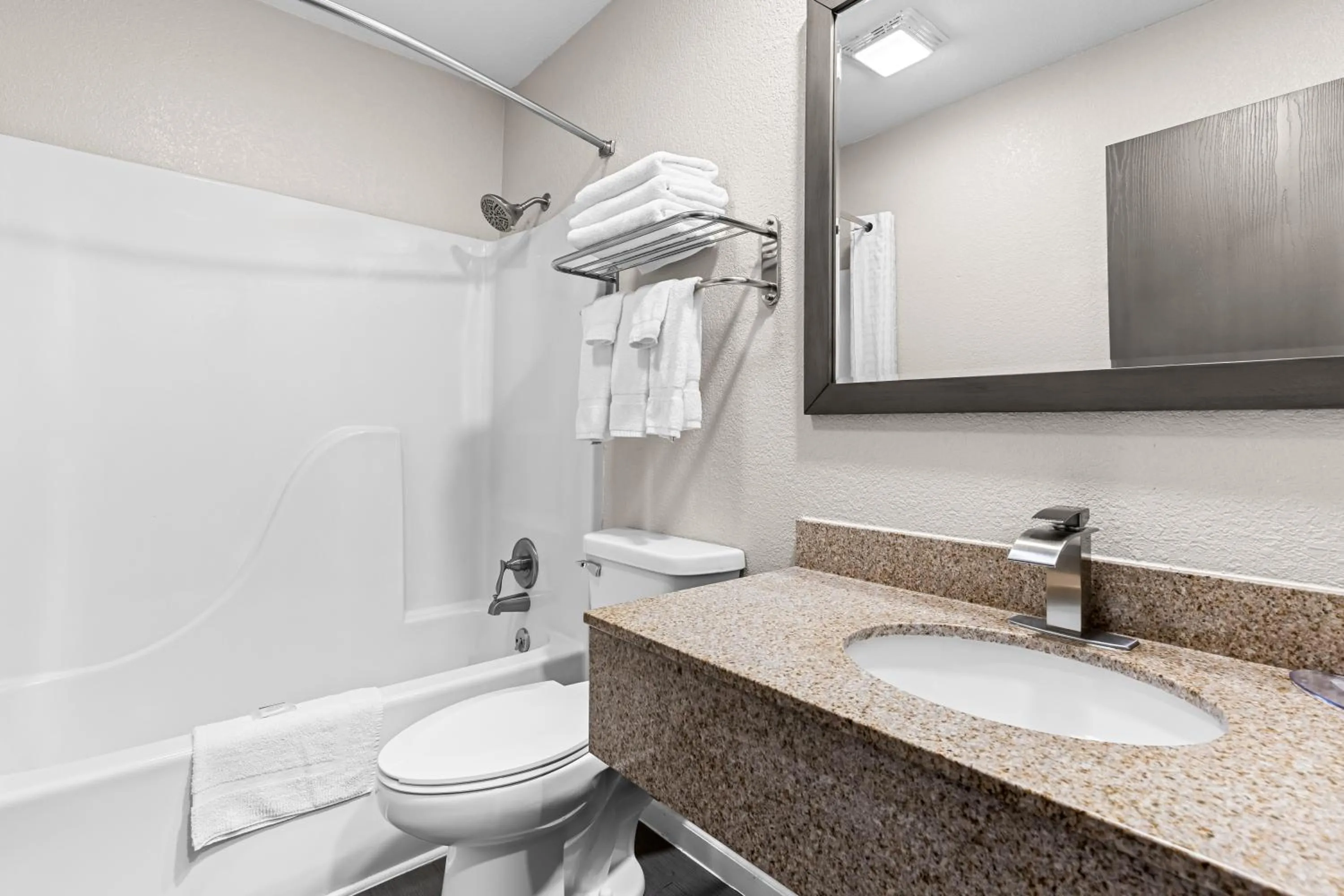 Bath in Quality Inn Oskaloosa