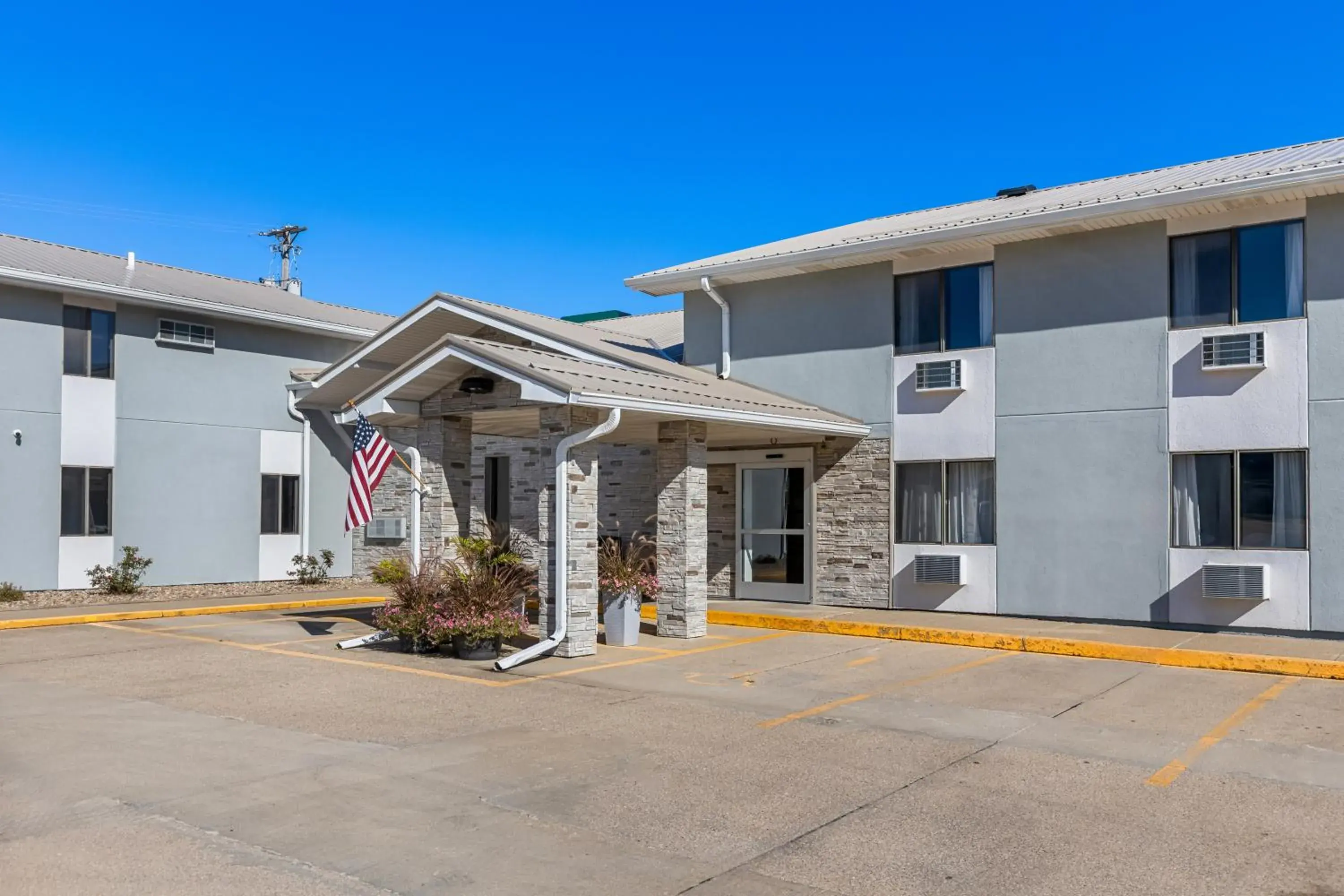 Property building in Quality Inn Oskaloosa Property building in Quality Inn Oskaloosa