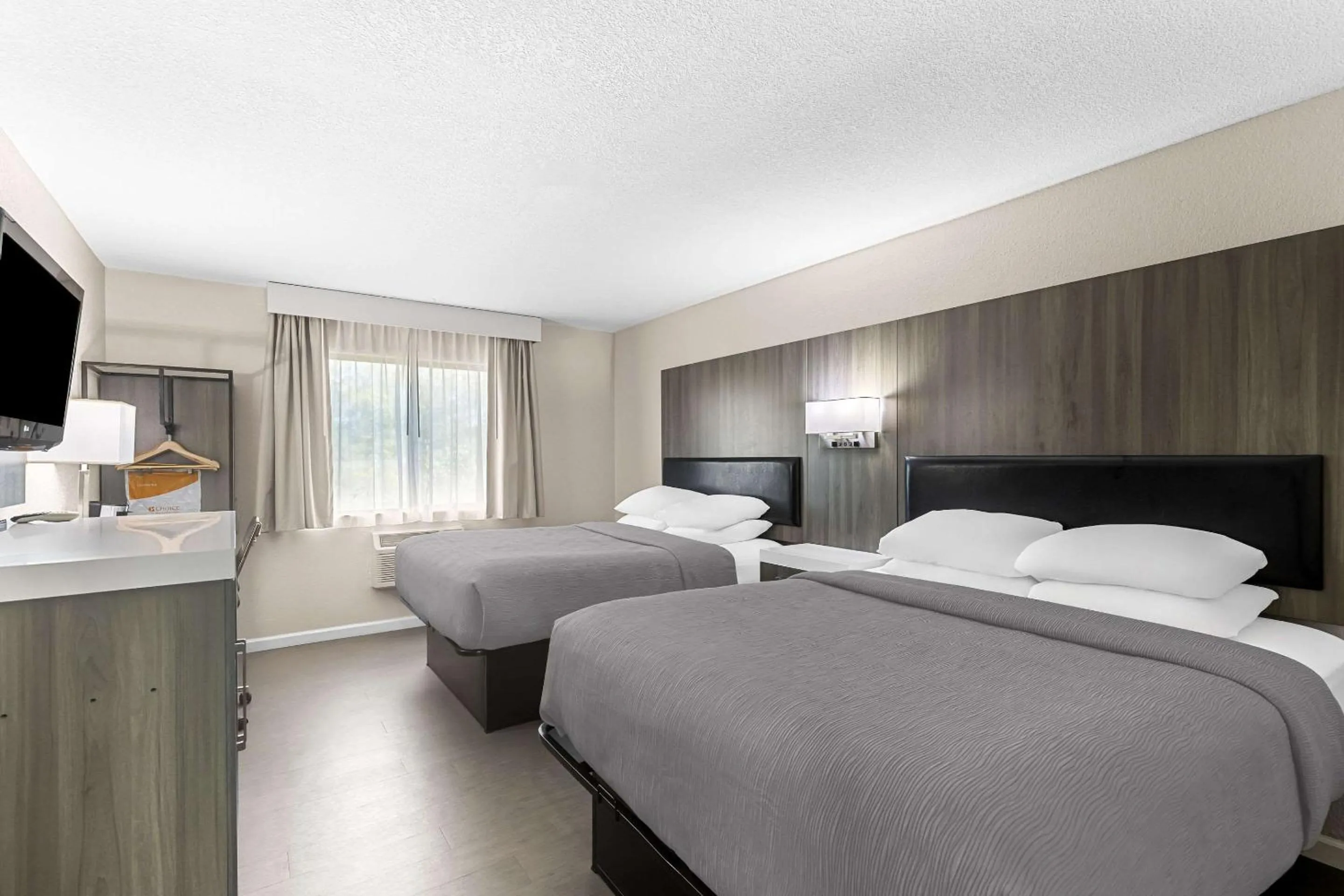 Bedroom, Bed in Quality Inn Oskaloosa