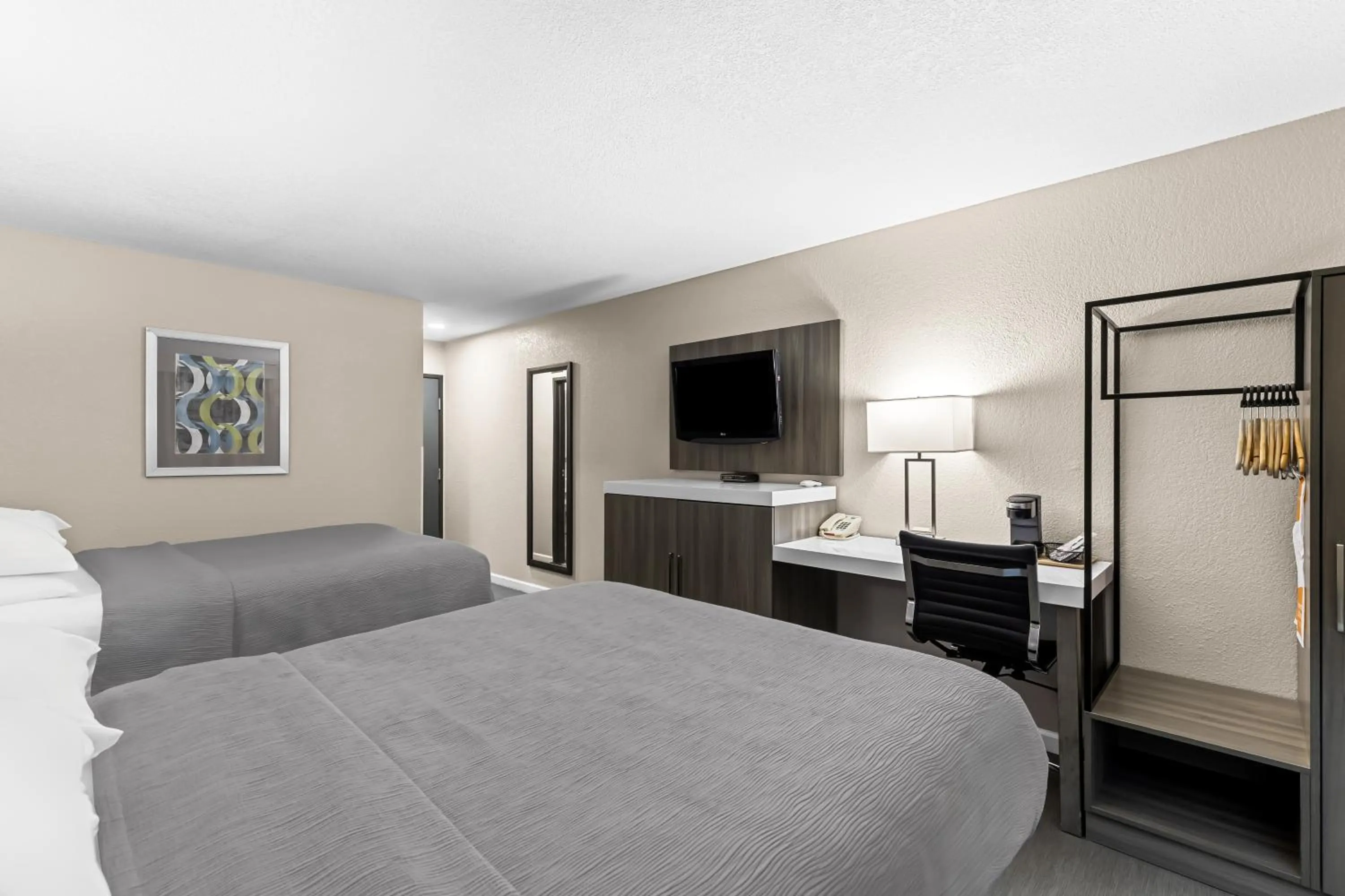 TV and multimedia, Bed in Quality Inn Oskaloosa