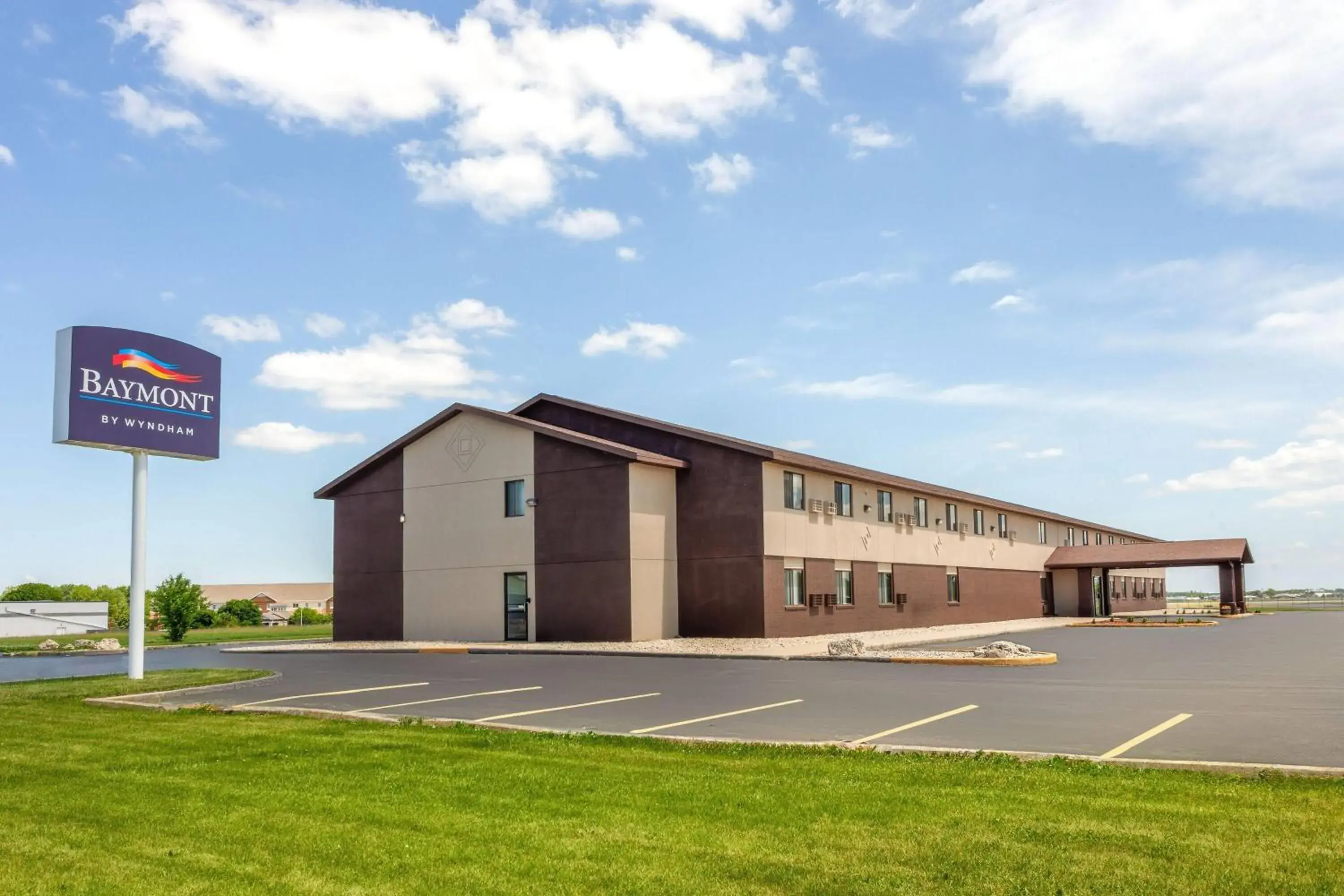 Super 8 by Wyndham Oshkosh Airport Super 8 by Wyndham Oshkosh Airport