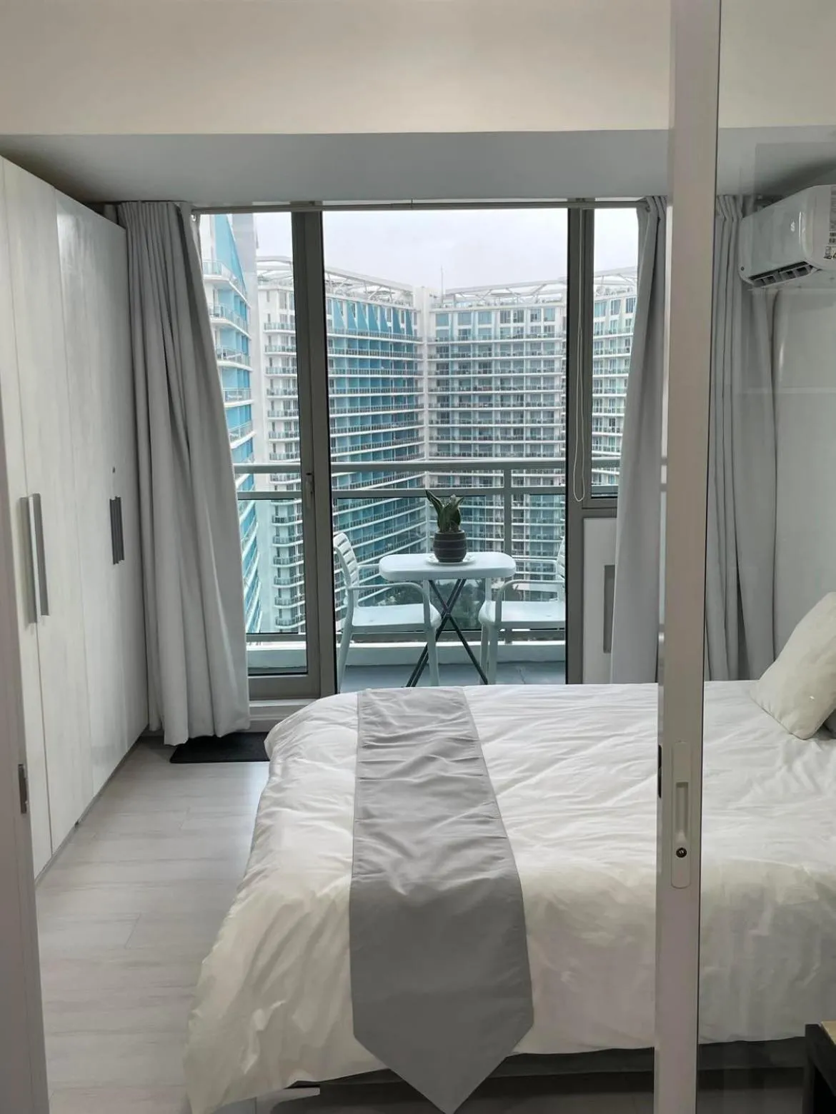 Bed in Azure Urban Resort Residences