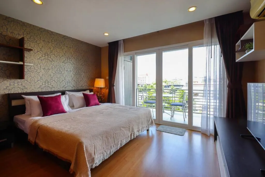 Bed in Luxury Living in heart of Nimman